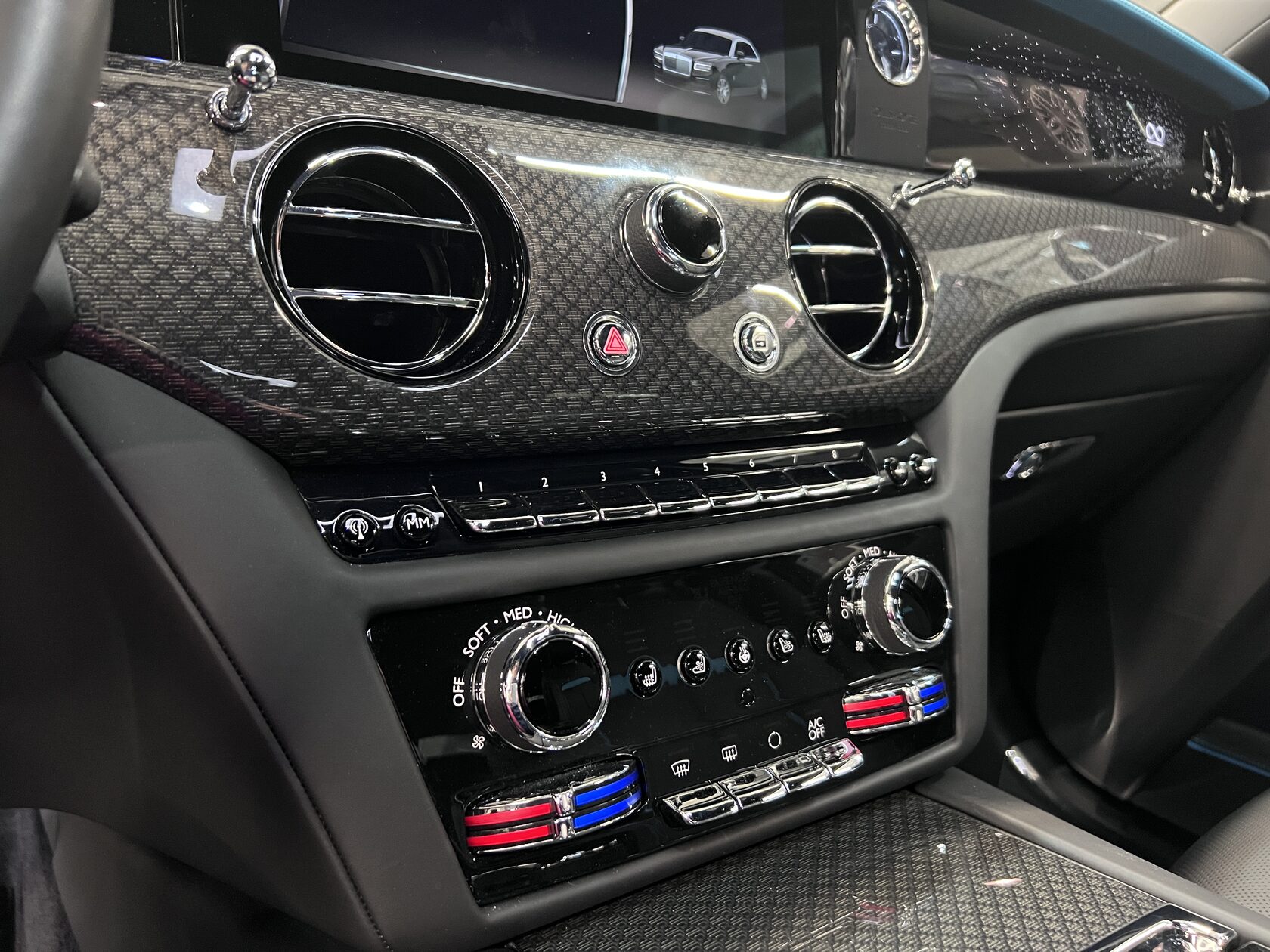 Rolls-Royce Ghost Black Badge by NOVITEC 2021 год <br>Черный Металлик Diamond Black 