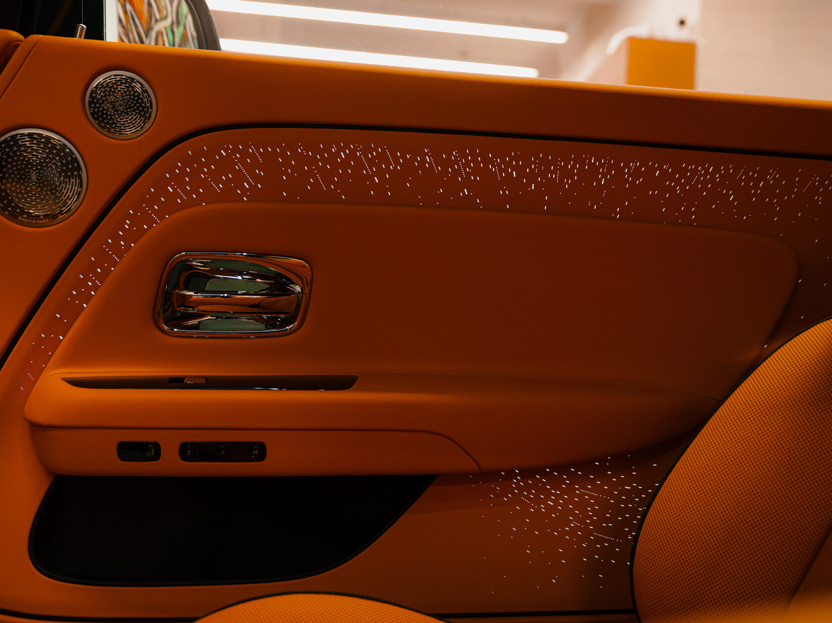 Rolls-Royce Spectre 2024 год <br>Diamond Black / Черный бриллиант