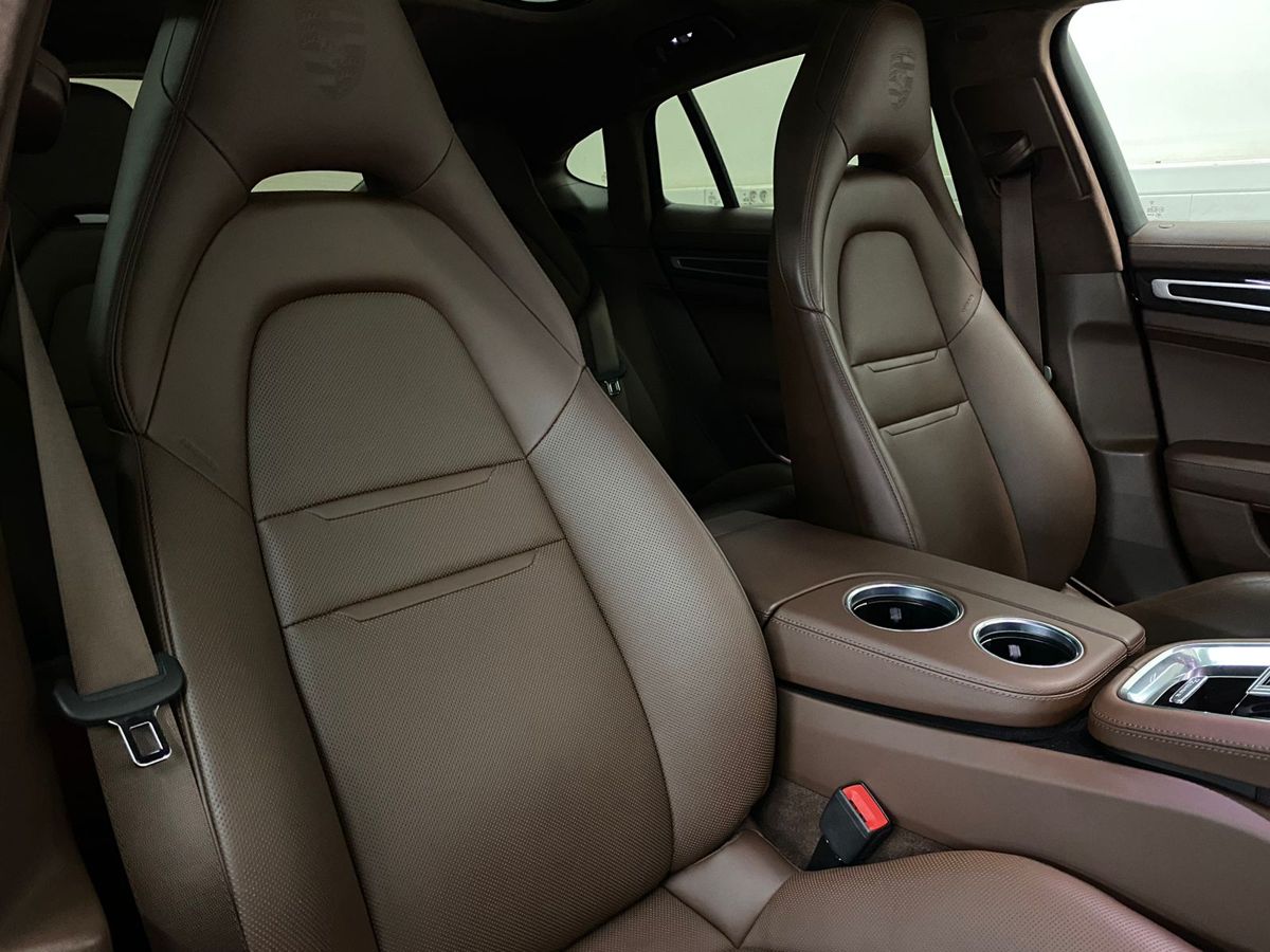 Rolls-Royce Panamera, II Рестайлинг 2021 год <br>Фиолетовый