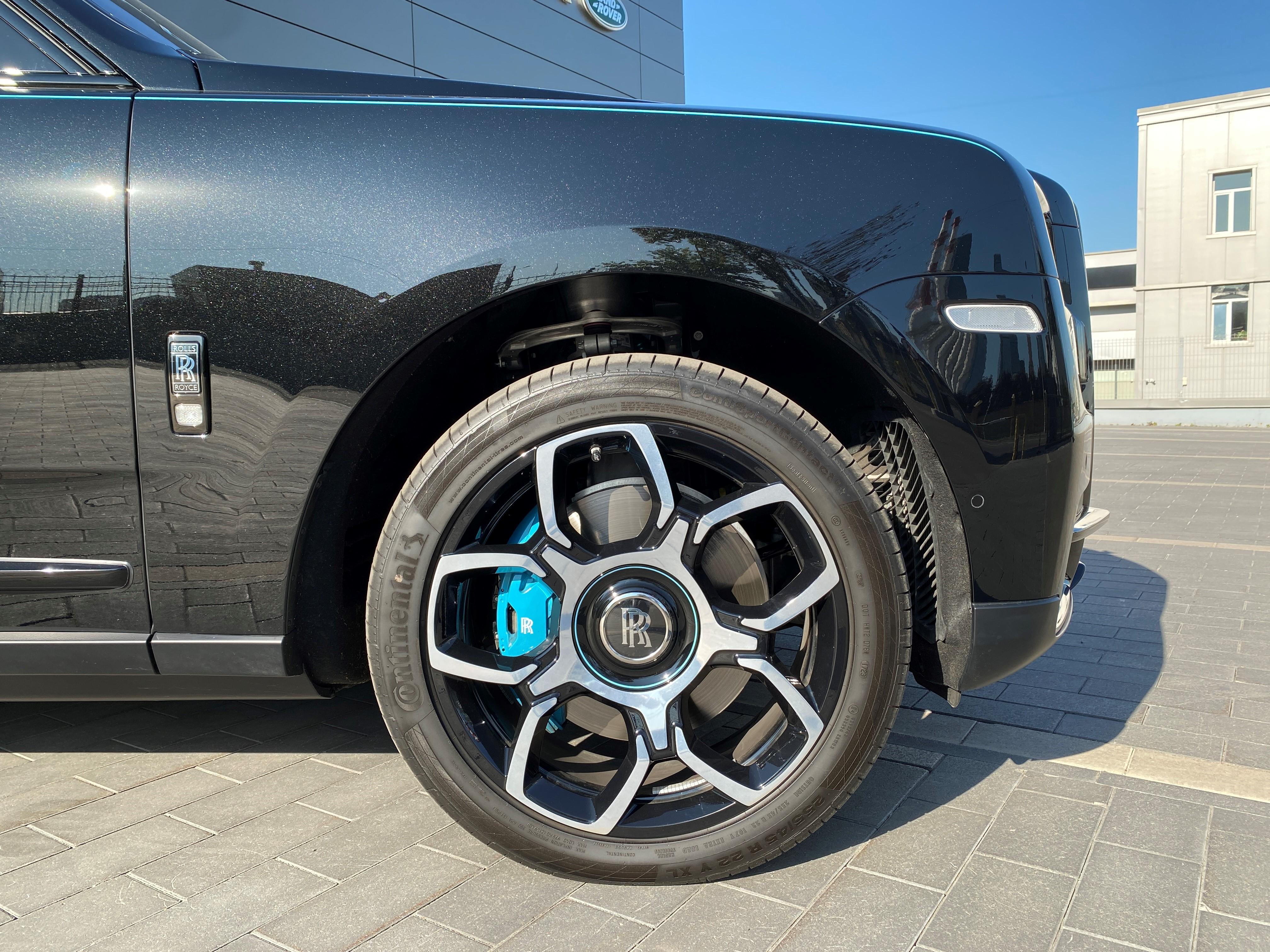 Rolls-Royce Cullinan Black Badge  <br>Diamond Black