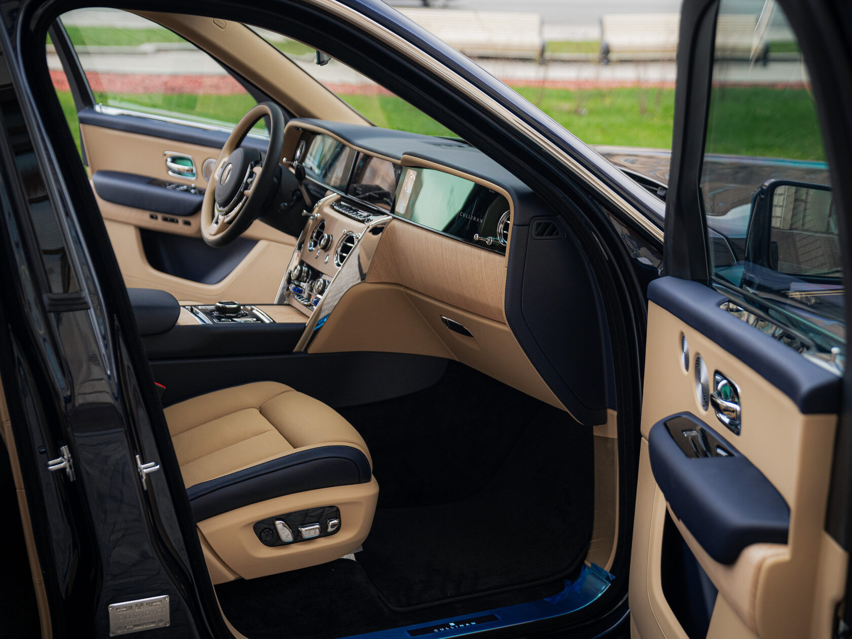 Rolls-Royce II Midnight Sapphire  <br>Midnight Sapphire 