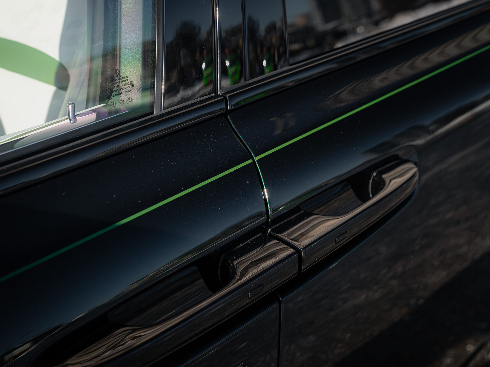 Rolls-Royce Cullinan Black Badge II  <br>Зелёный 