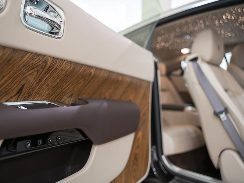 Rolls-Royce Wraith 2019 год <br>Smokey Quartz / White Sands 