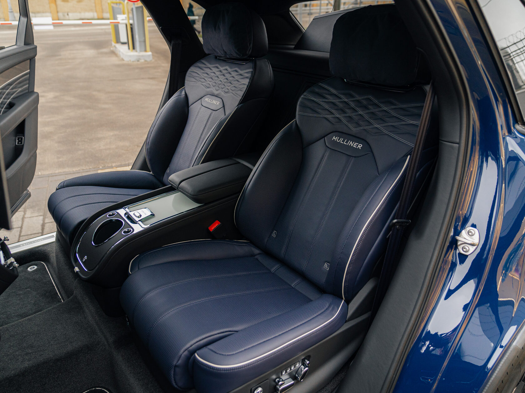 Rolls-Royce Bentayga EWB I Рестайлинг  <br>Синий