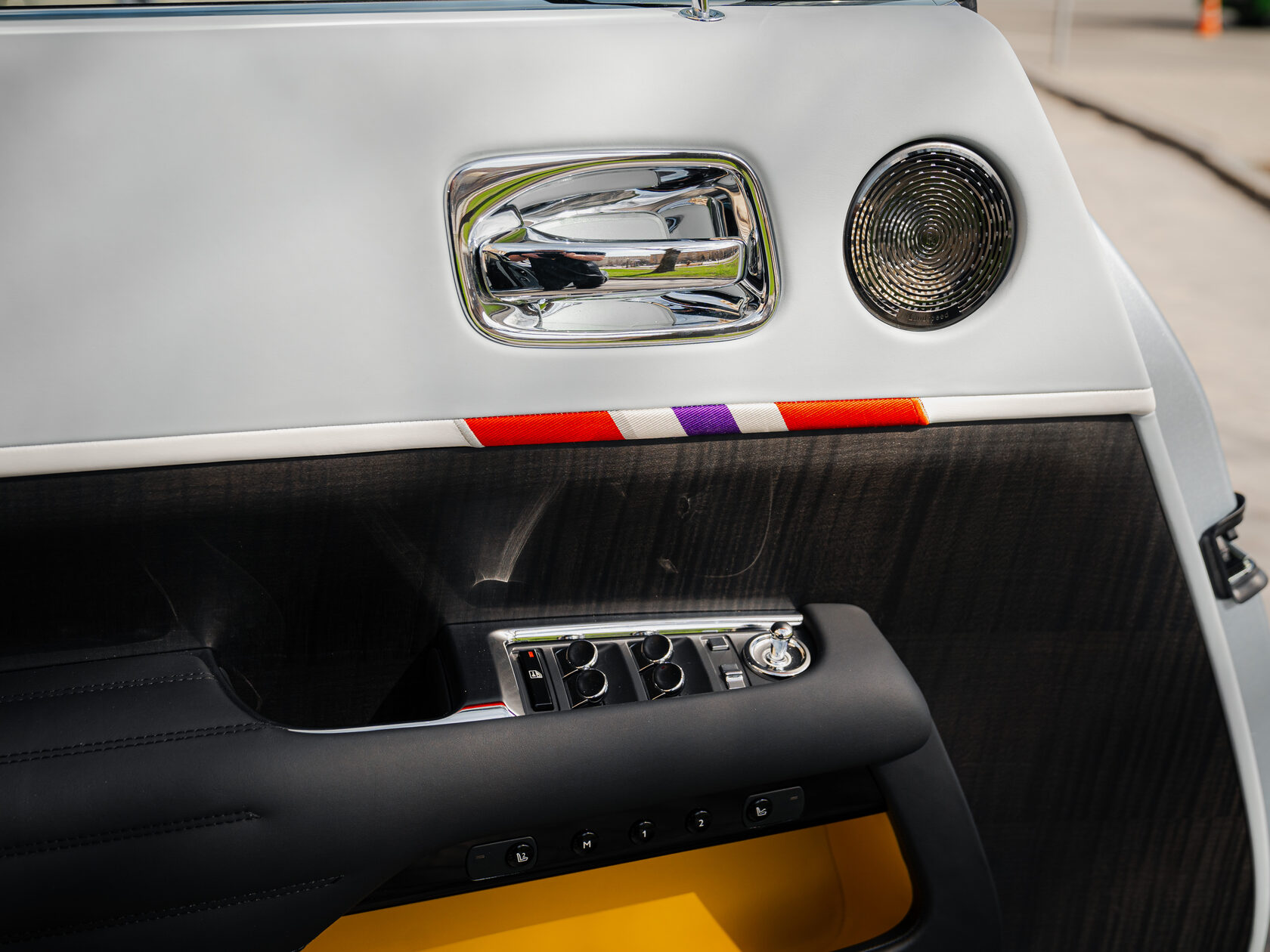 Rolls-Royce Wraith Black Badge Landspeed Collection  <br>Черный/ Небесноголубой