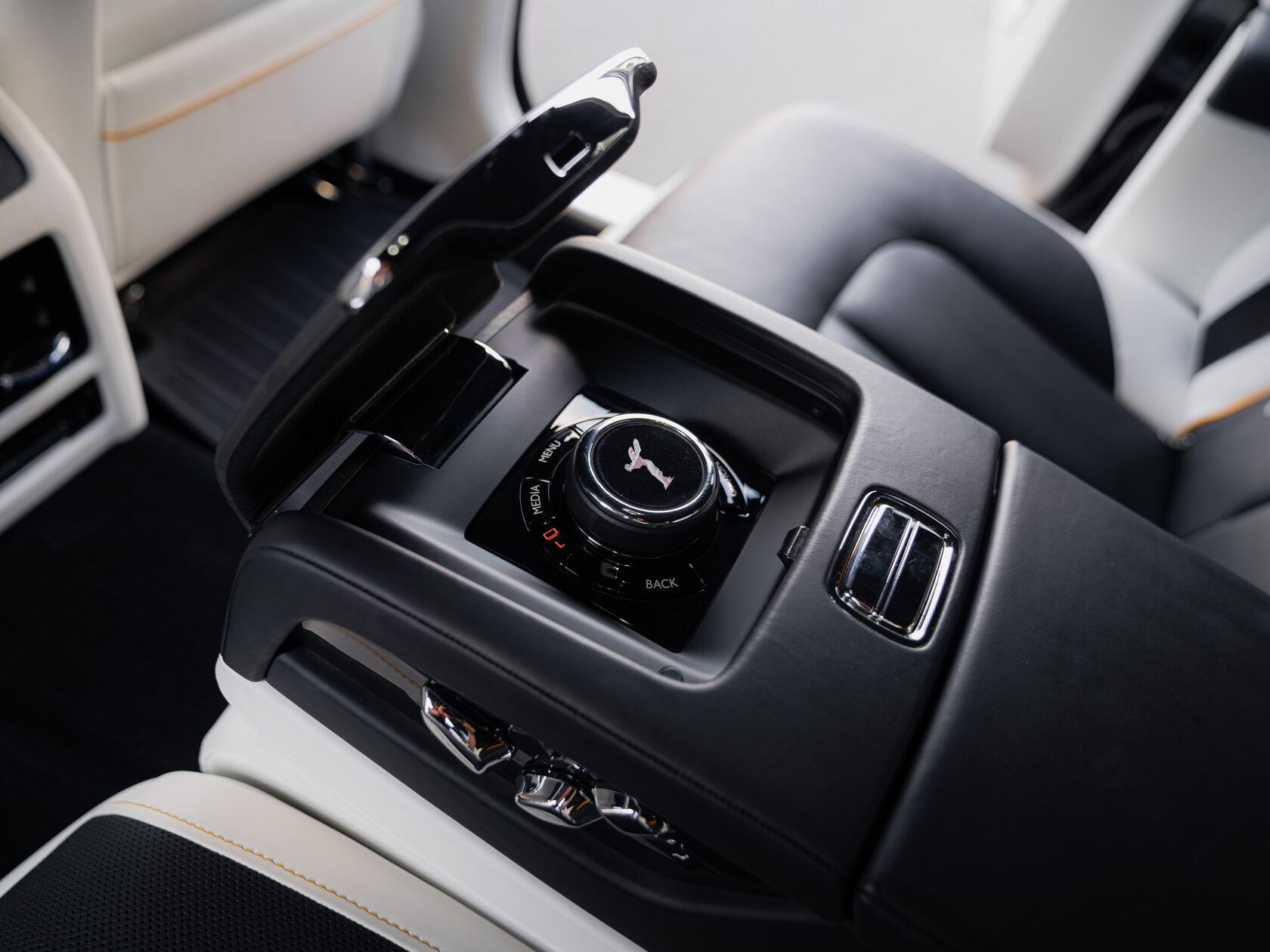 Rolls-Royce Ghost  <br>Diamond Black 