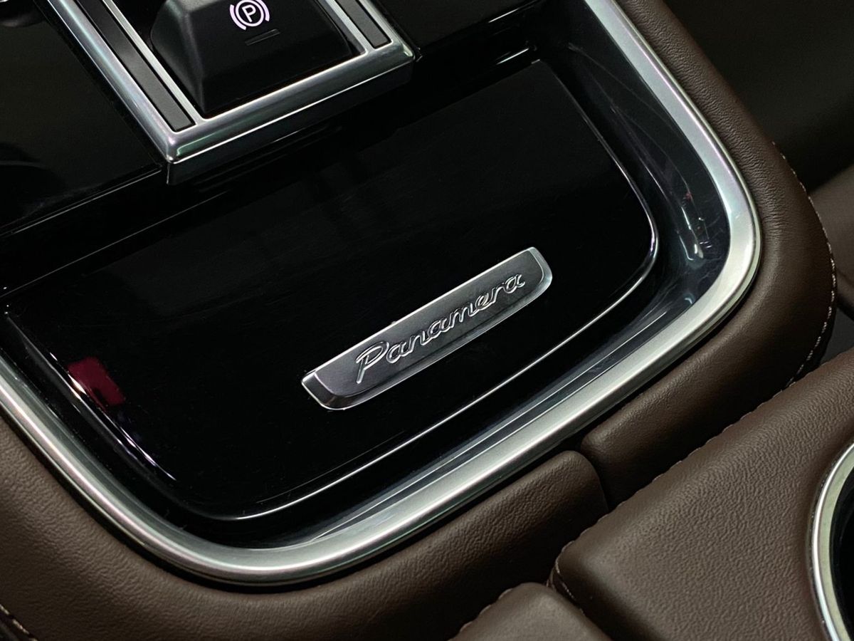 Rolls-Royce Panamera, II Рестайлинг 2021 год <br>Фиолетовый