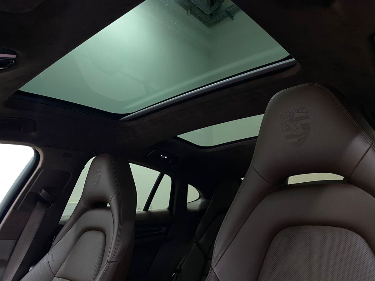 Rolls-Royce Panamera, II Рестайлинг 2021 год <br>Фиолетовый