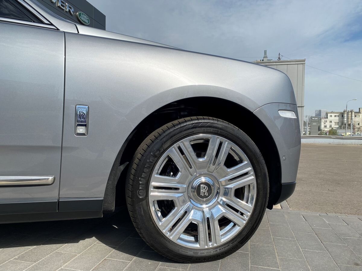 Rolls-Royce Cullinan 2022 год <br>Jubilee Silver \ Темное серебро