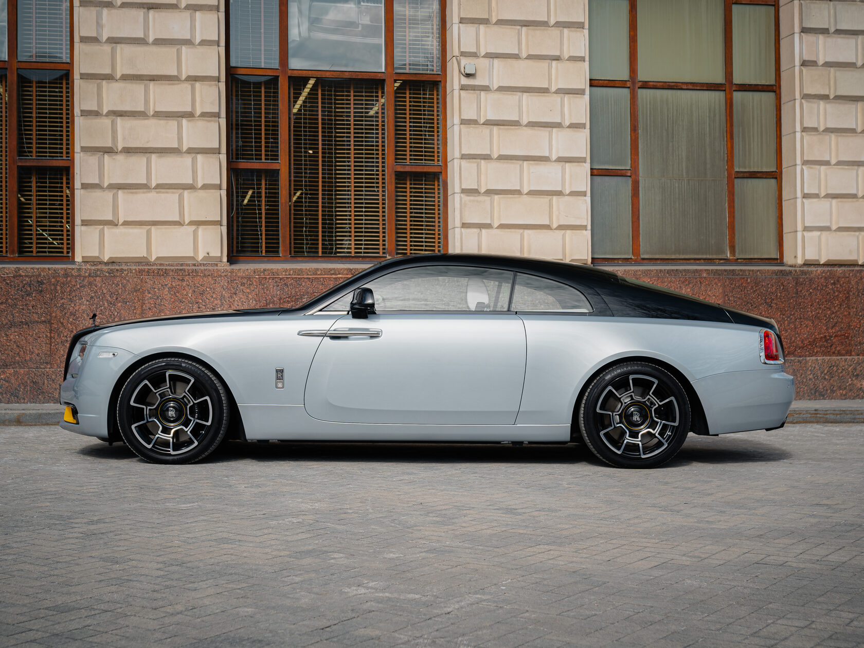 Rolls-Royce Wraith Black Badge Landspeed Collection  <br>Черный/ Небесноголубой