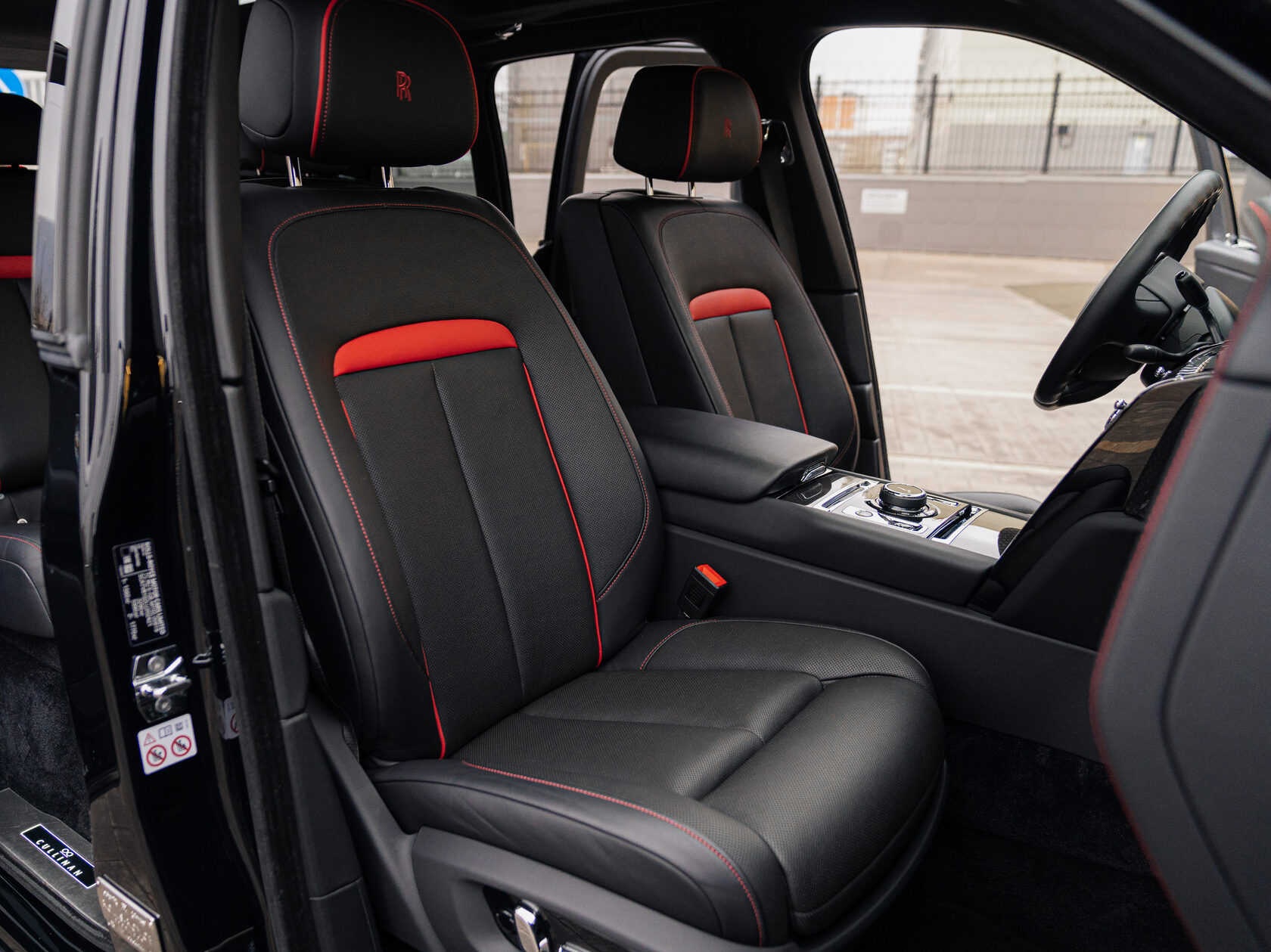 Rolls-Royce Cullinan Black Badge 2025 год <br>Black Diamond 