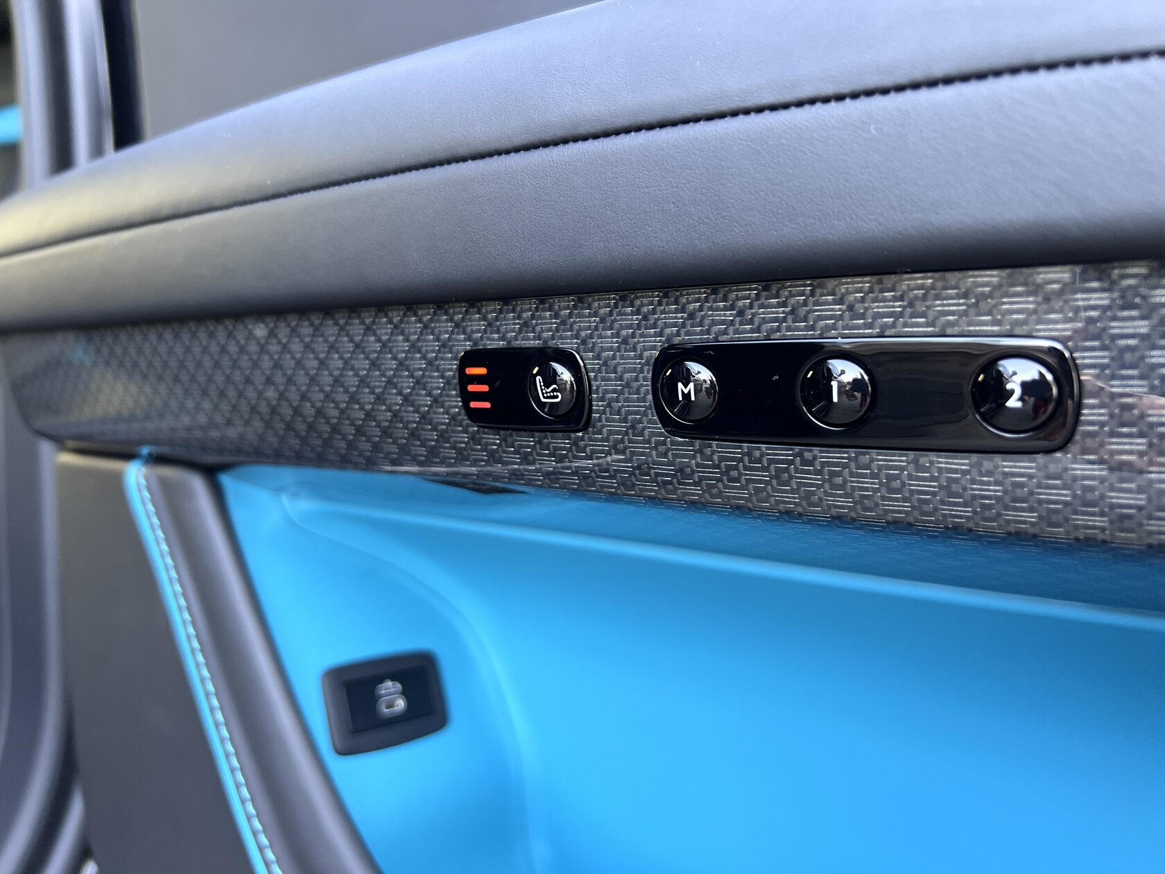 Rolls-Royce Ghost Black Badge by NOVITEC 2021 год <br>Черный Металлик Diamond Black 