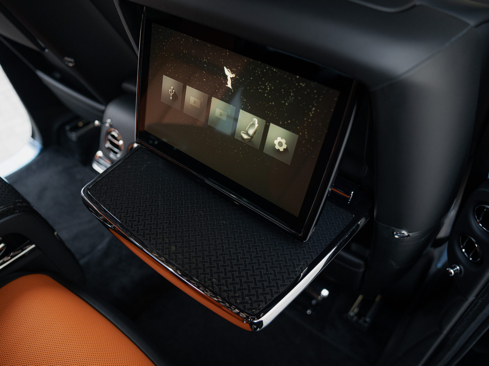 Rolls-Royce Cullinan Black Badge II  <br>Черный 