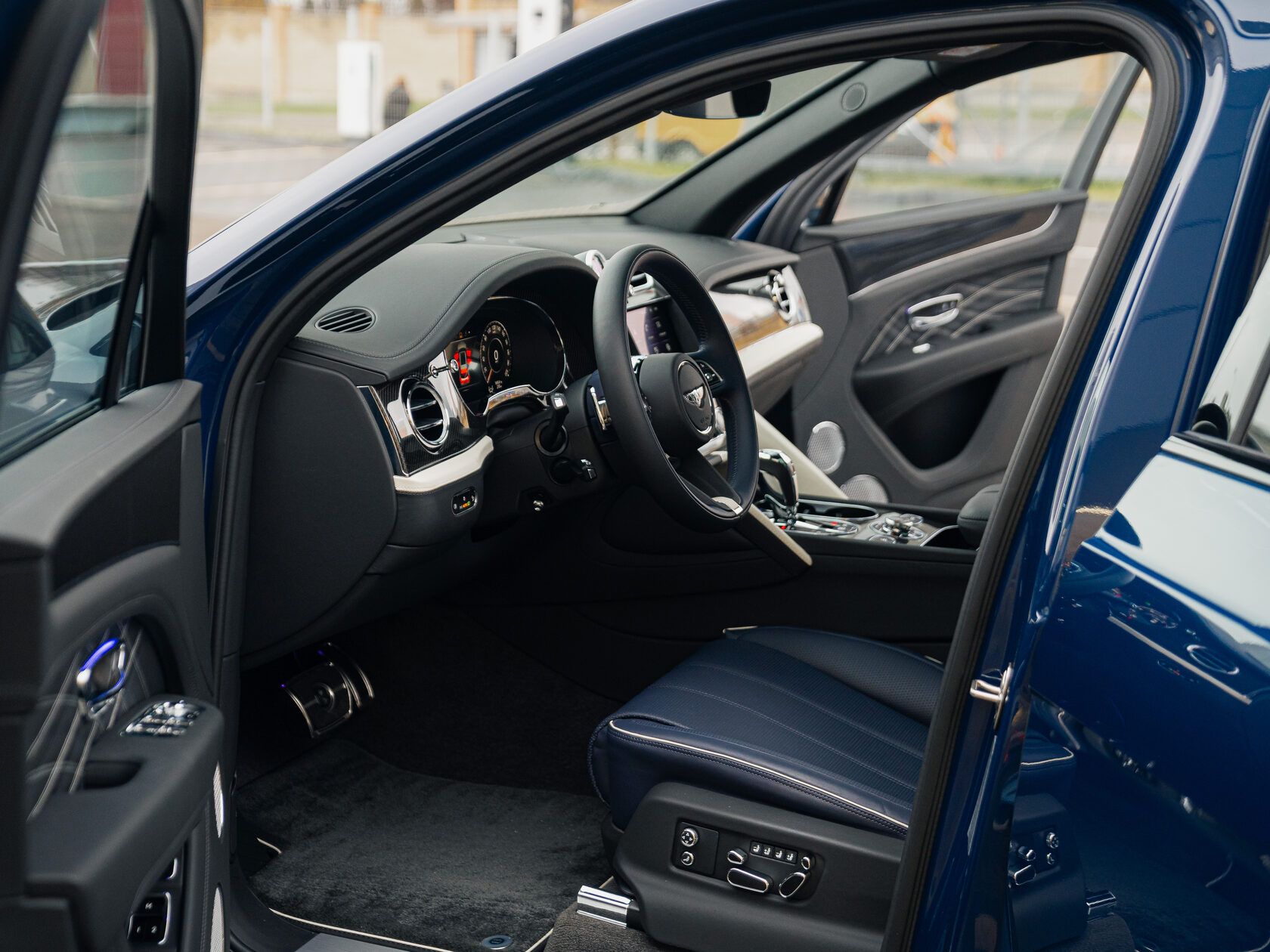 Rolls-Royce Bentayga EWB I Рестайлинг  <br>Синий