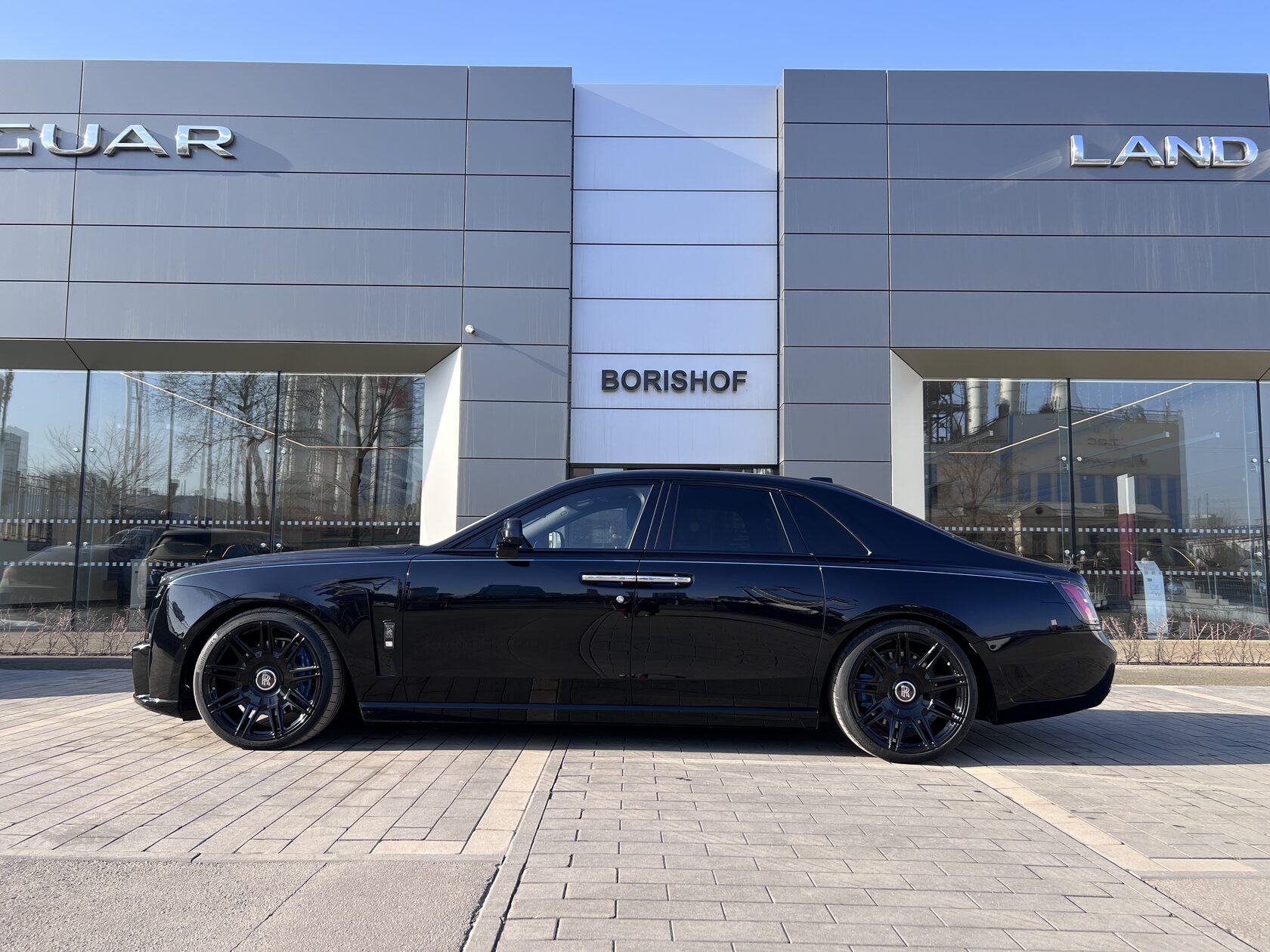 Rolls-Royce Ghost Black Badge by NOVITEC 2021 год <br>Черный Металлик Diamond Black 