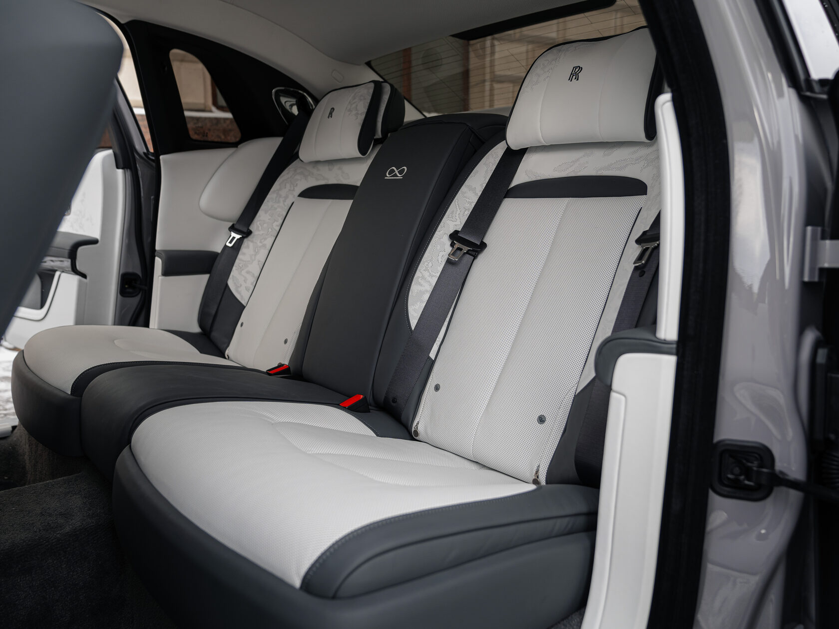 Rolls-Royce Ghost Black Badge Series II  <br>Tempest Grey 