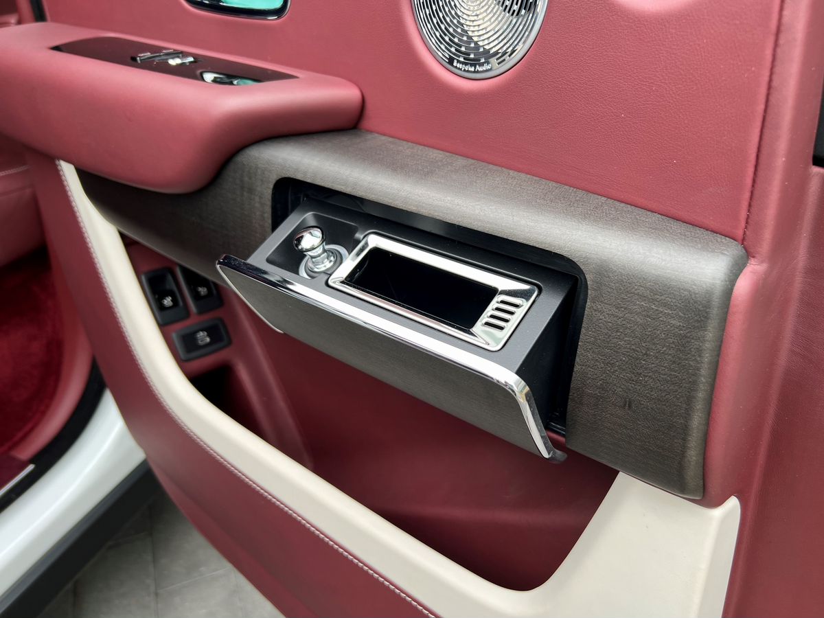 Rolls-Royce Cullinan, I 2019 год <br>Белый