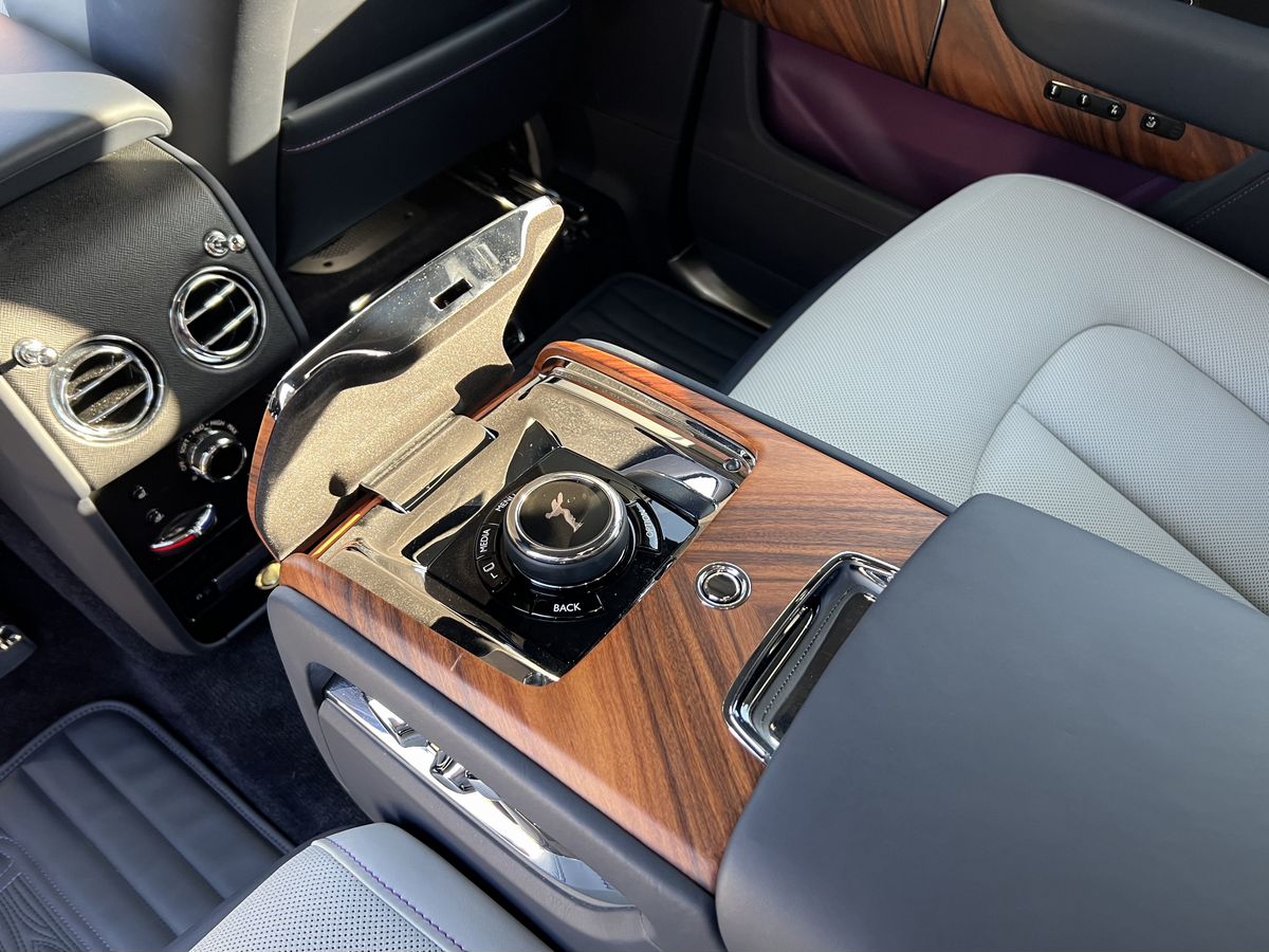 Rolls-Royce Cullinan, I 2020 год <br>Синий