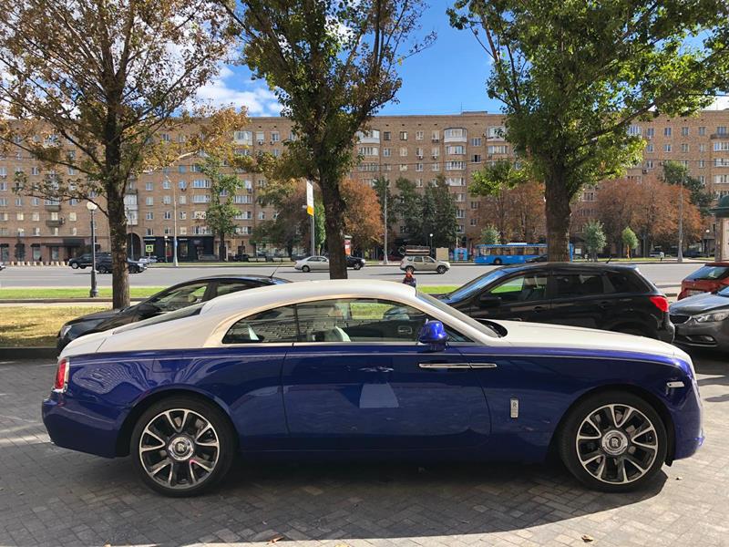 Rolls-Royce Wraith 2017 год <br>Salamanca Blue / White metal 