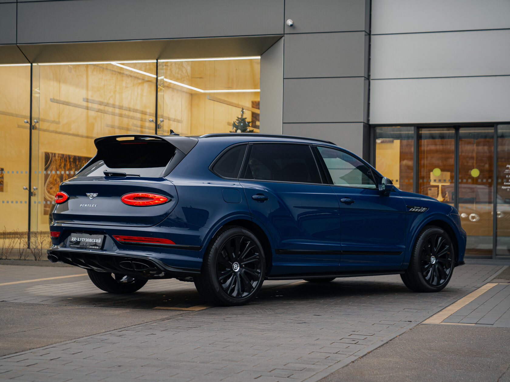 Rolls-Royce Bentayga EWB I Рестайлинг  <br>Синий