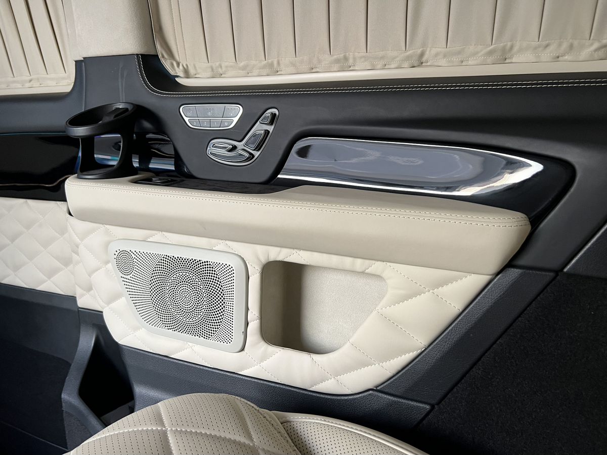 Rolls-Royce V-Класс  <br>Черный