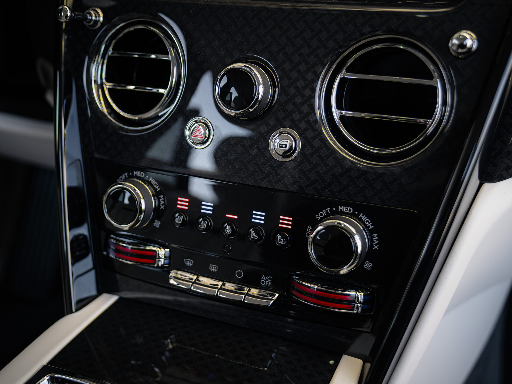 Rolls-Royce Cullinan Black Badge II  <br>Зелёный 