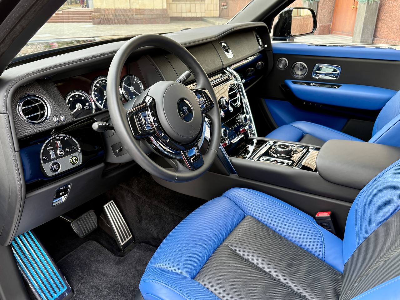 Rolls-Royce Cullinan 2019 год <br>Черный