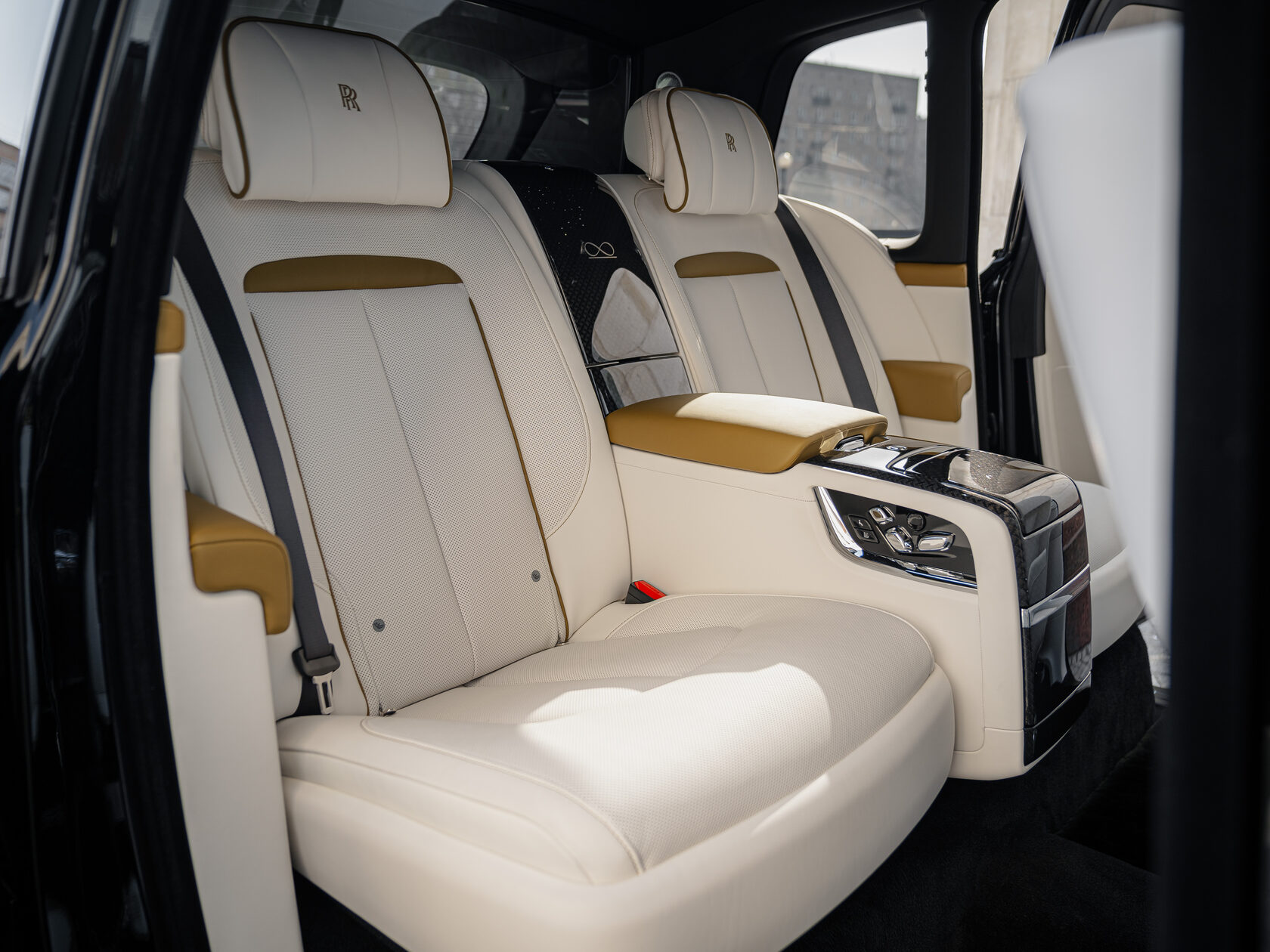 Rolls-Royce Cullinan Black Badge II  <br>Black Diamond