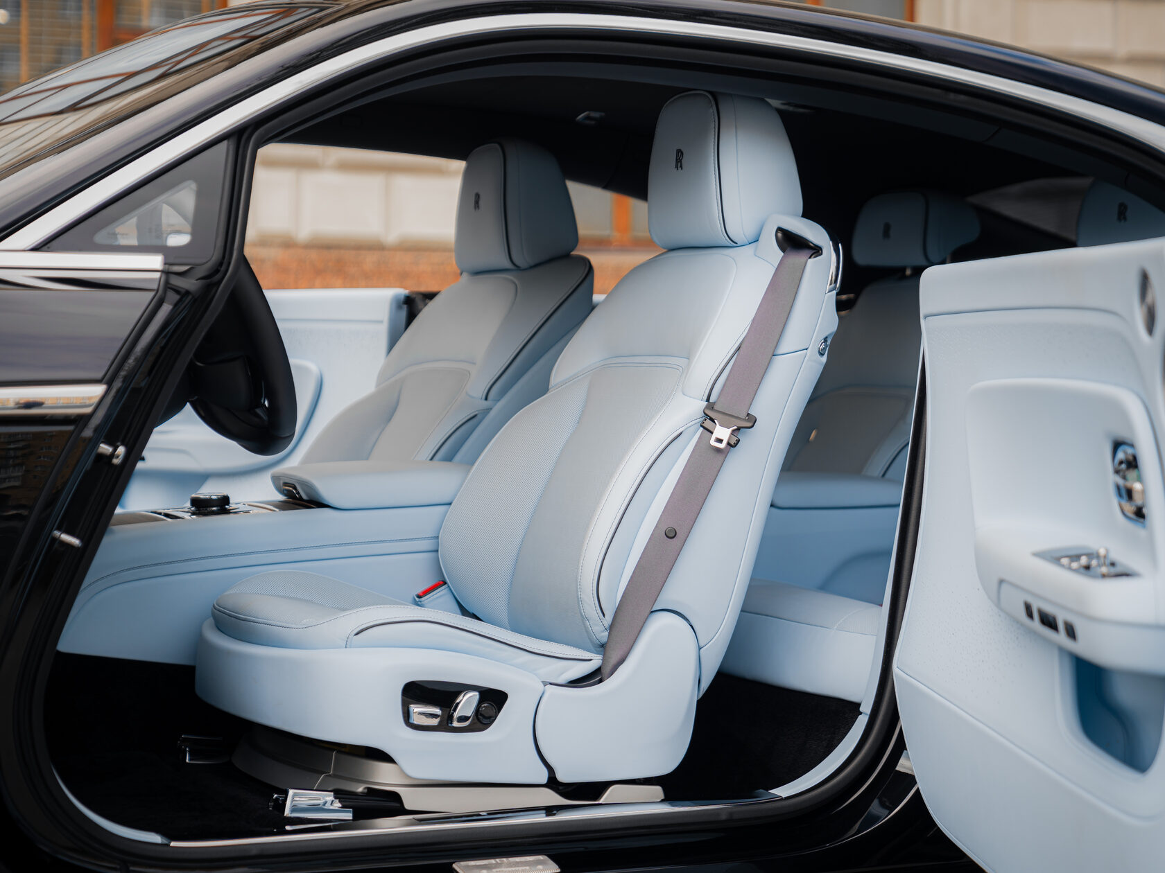 Rolls-Royce Spectre 2023 год <br>Black Diamond/ Черный