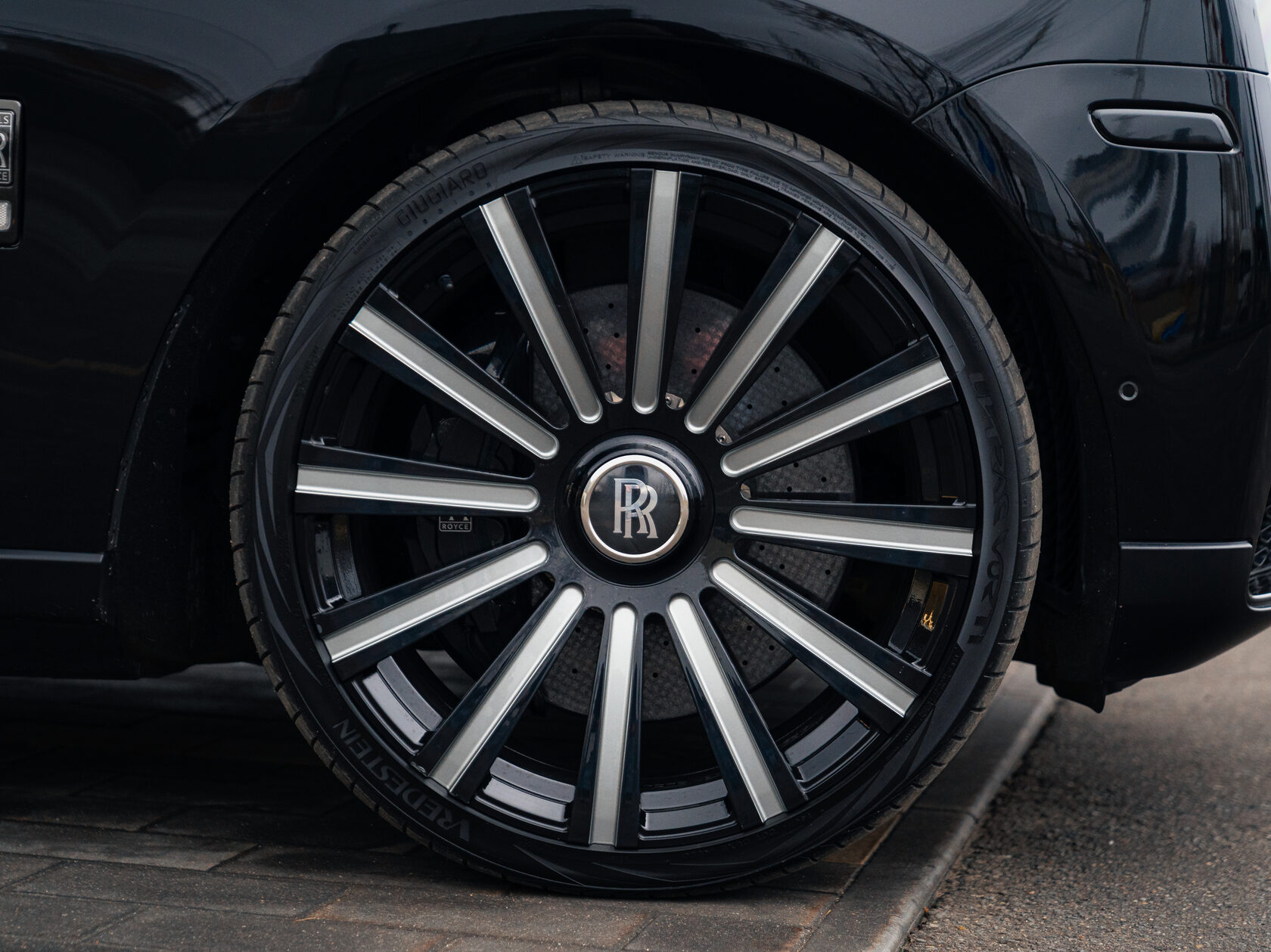 Rolls-Royce Cullinan Black Badge 2025 год <br>Black Diamond 