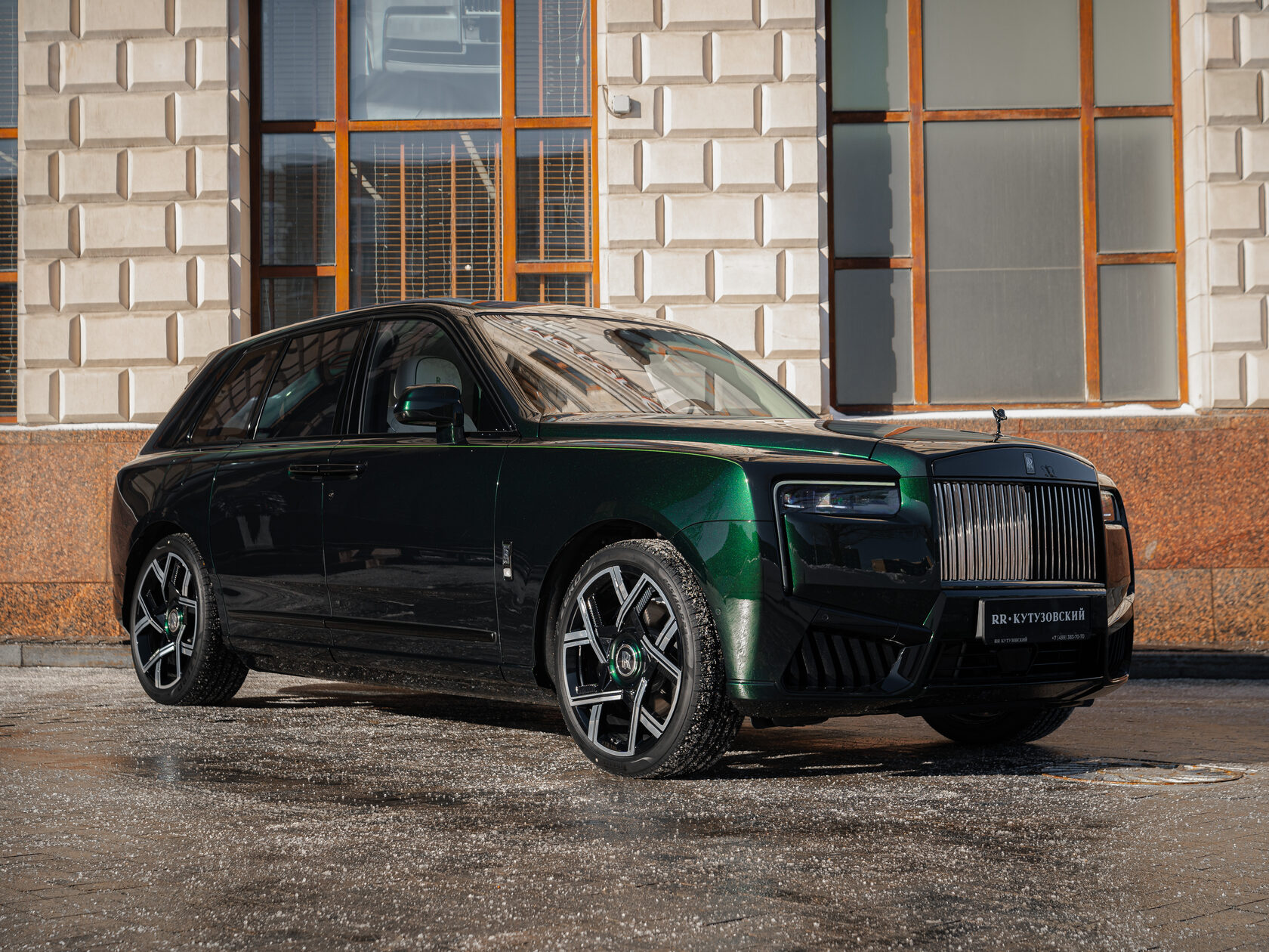 Rolls-Royce Cullinan Black Badge II  <br>Зелёный 