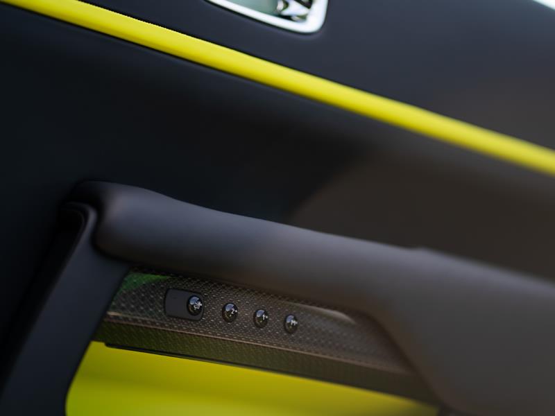 Rolls-Royce Wraith Black Badge - Специальная серия «Black & Bright»  <br>Bespoke Exterior Colour Lime Green 