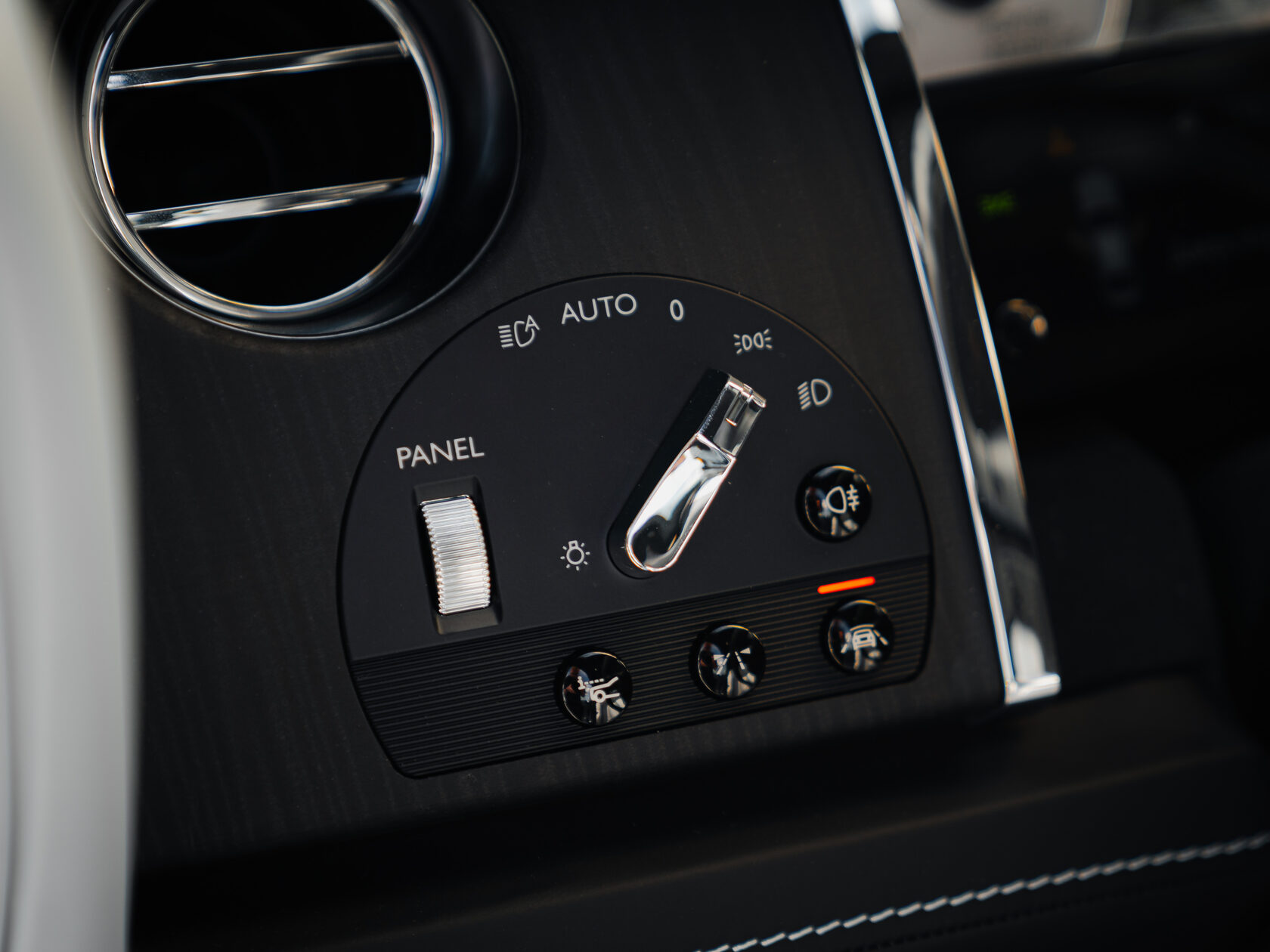 Rolls-Royce Wraith Black Badge Landspeed Collection  <br>Черный/ Небесноголубой