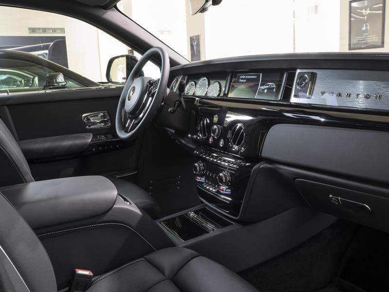 Rolls-Royce Phantom EWB  <br>Diamond Black 