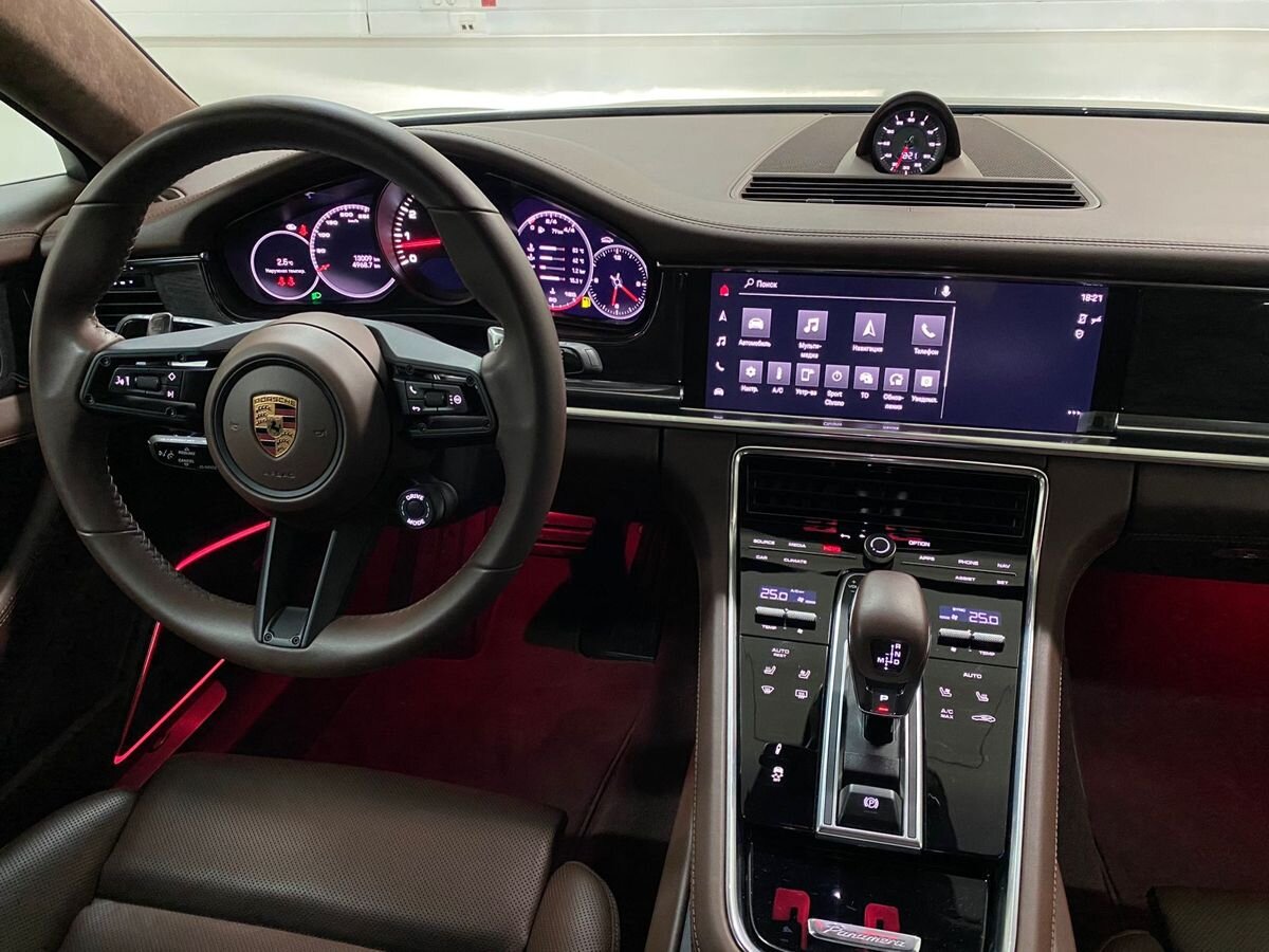Rolls-Royce Panamera, II Рестайлинг 2021 год <br>Фиолетовый
