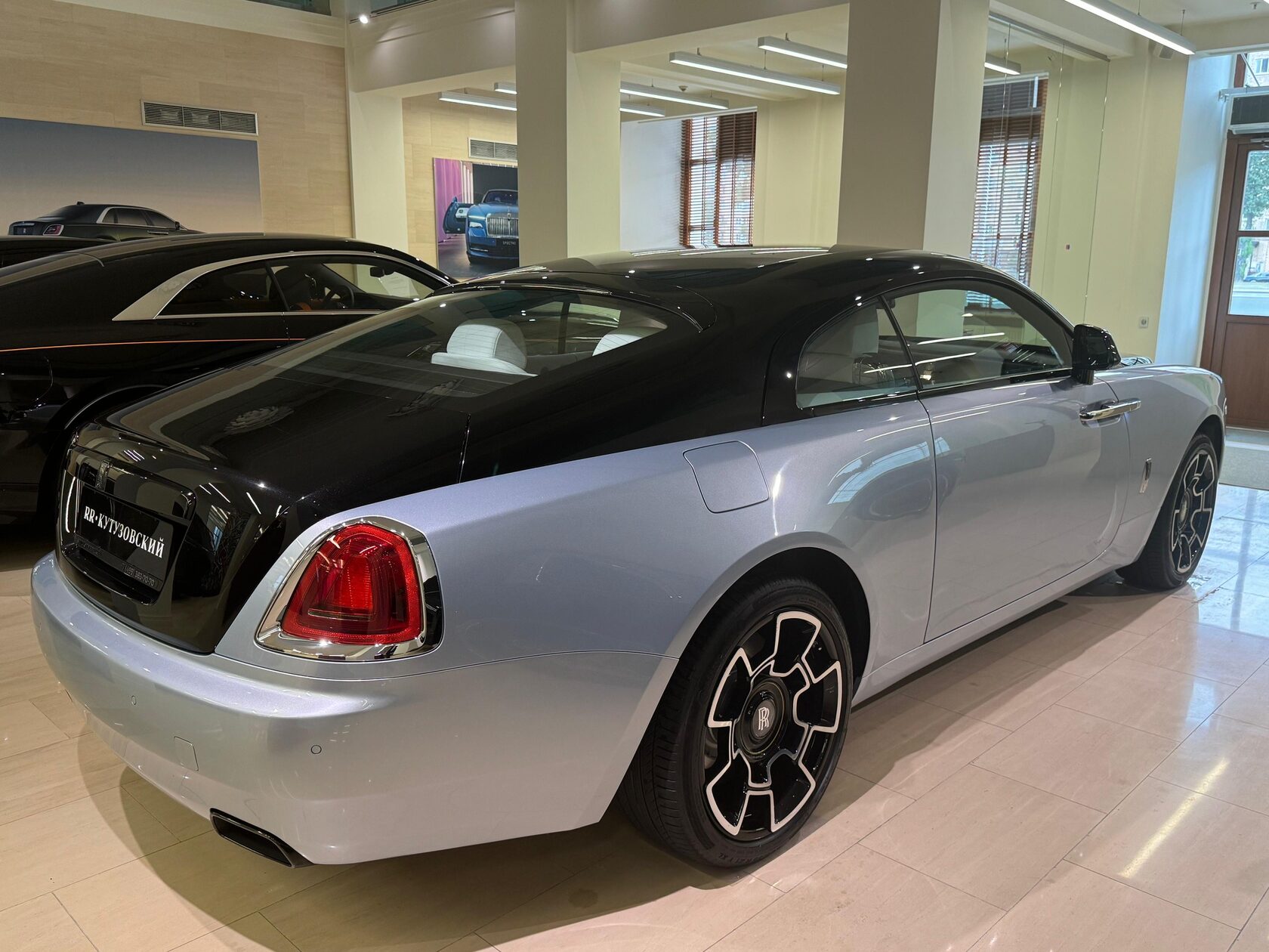 Rolls-Royce Wraith Black Badge Landspeed Collection  <br>Черный/ Небесноголубой