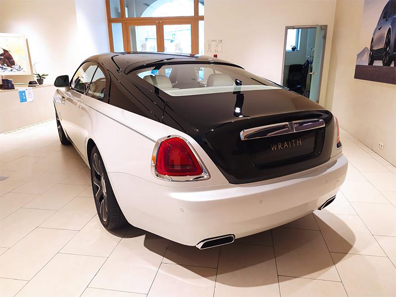 Rolls-Royce Wraith 2017 год <br>Andalusian White / Black Diamond 