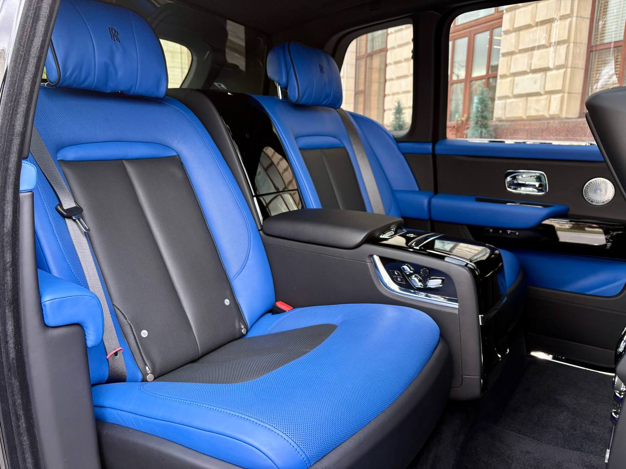 Rolls-Royce Cullinan 2019 год <br>Черный
