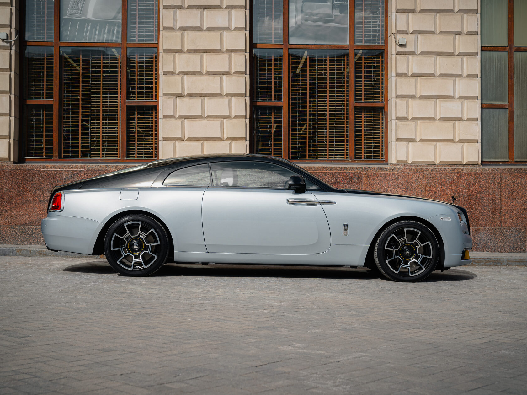 Rolls-Royce Wraith Black Badge Landspeed Collection  <br>Черный/ Небесноголубой