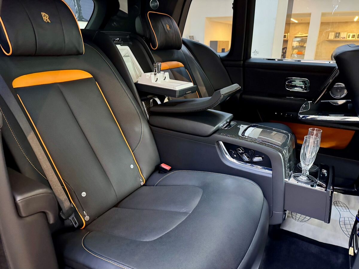 Rolls-Royce Cullinan  <br>Черный