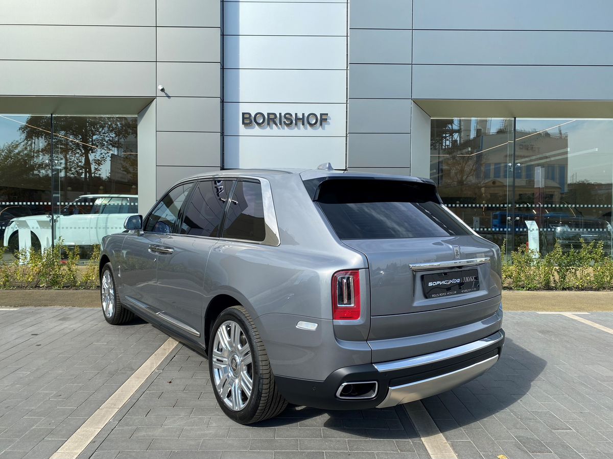 Rolls-Royce Cullinan 2022 год <br>Jubilee Silver \ Темное серебро