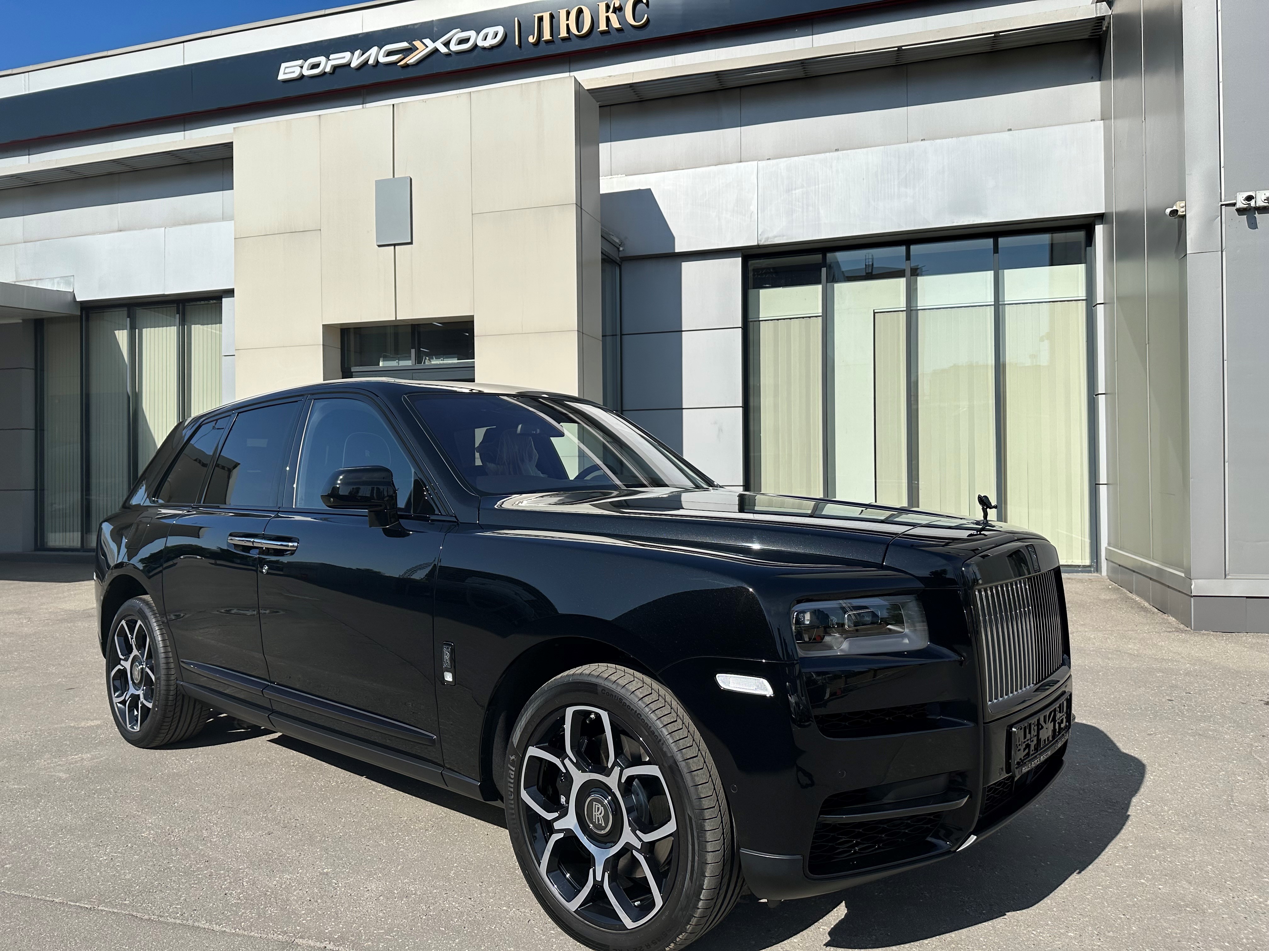 Rolls-Royce Cullinan Black Badge  <br>Diamond Black 