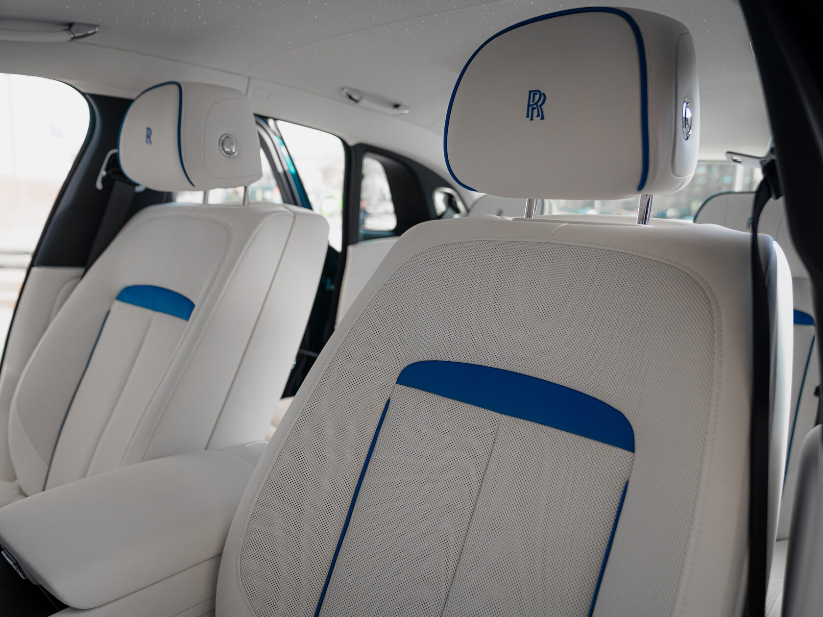 Rolls-Royce Ghost Series II  <br>Mustique Blue 