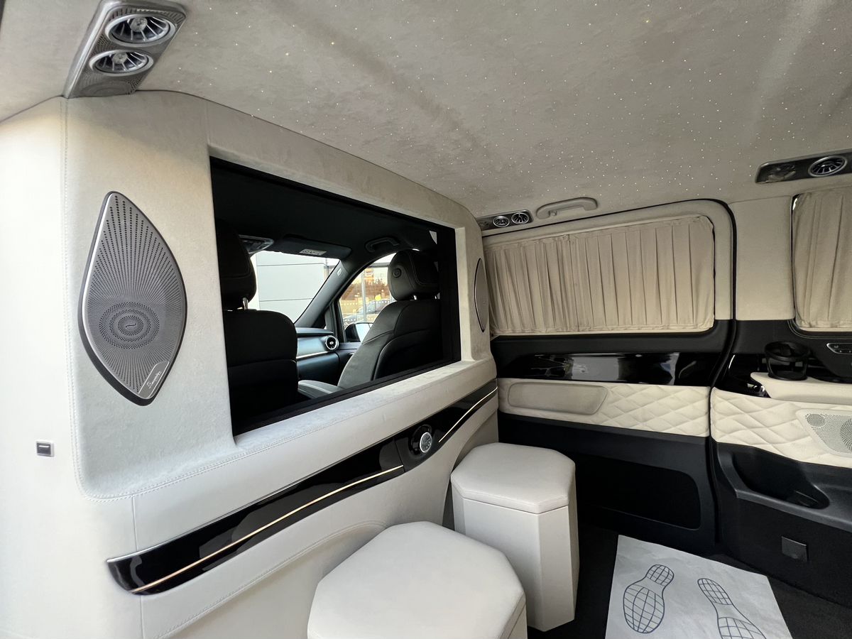 Rolls-Royce V-Класс  <br>Черный