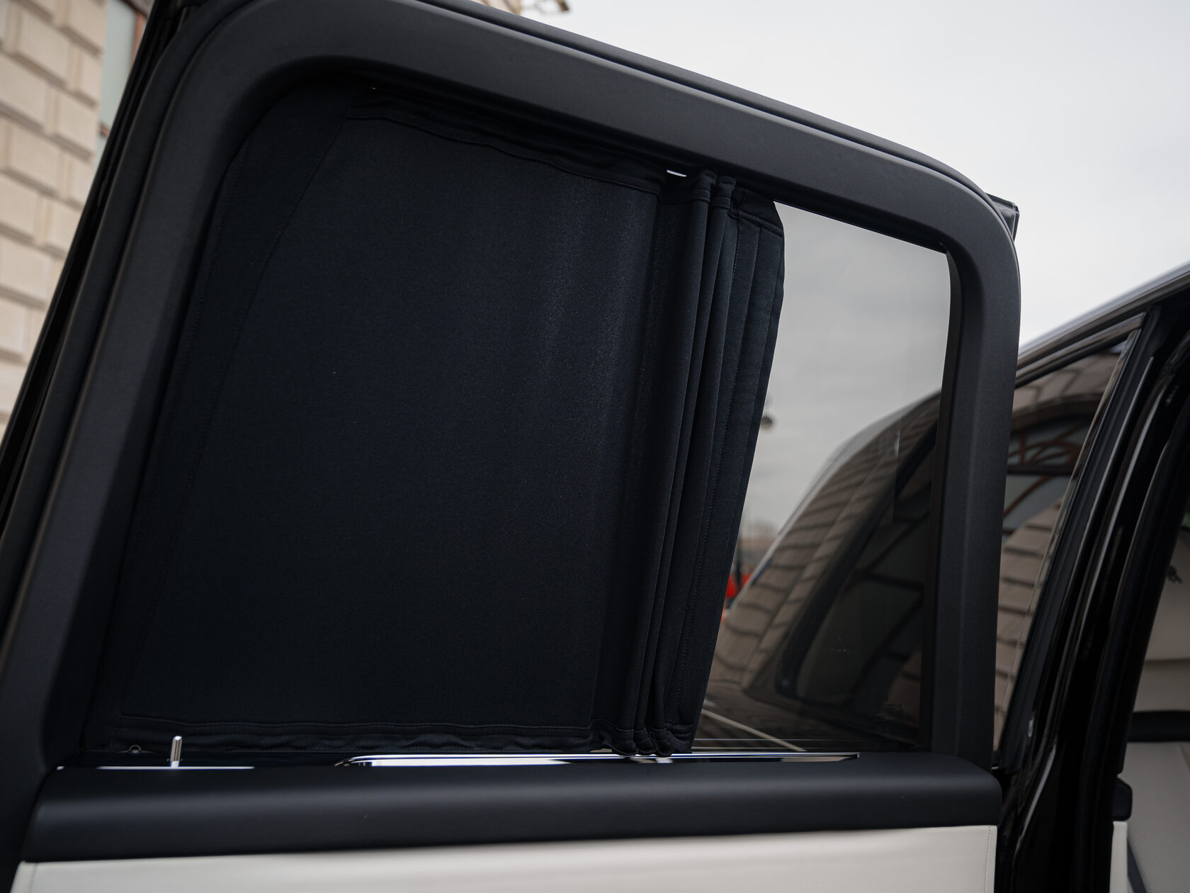 Rolls-Royce Cullinan Black Badge II  <br>Черный 