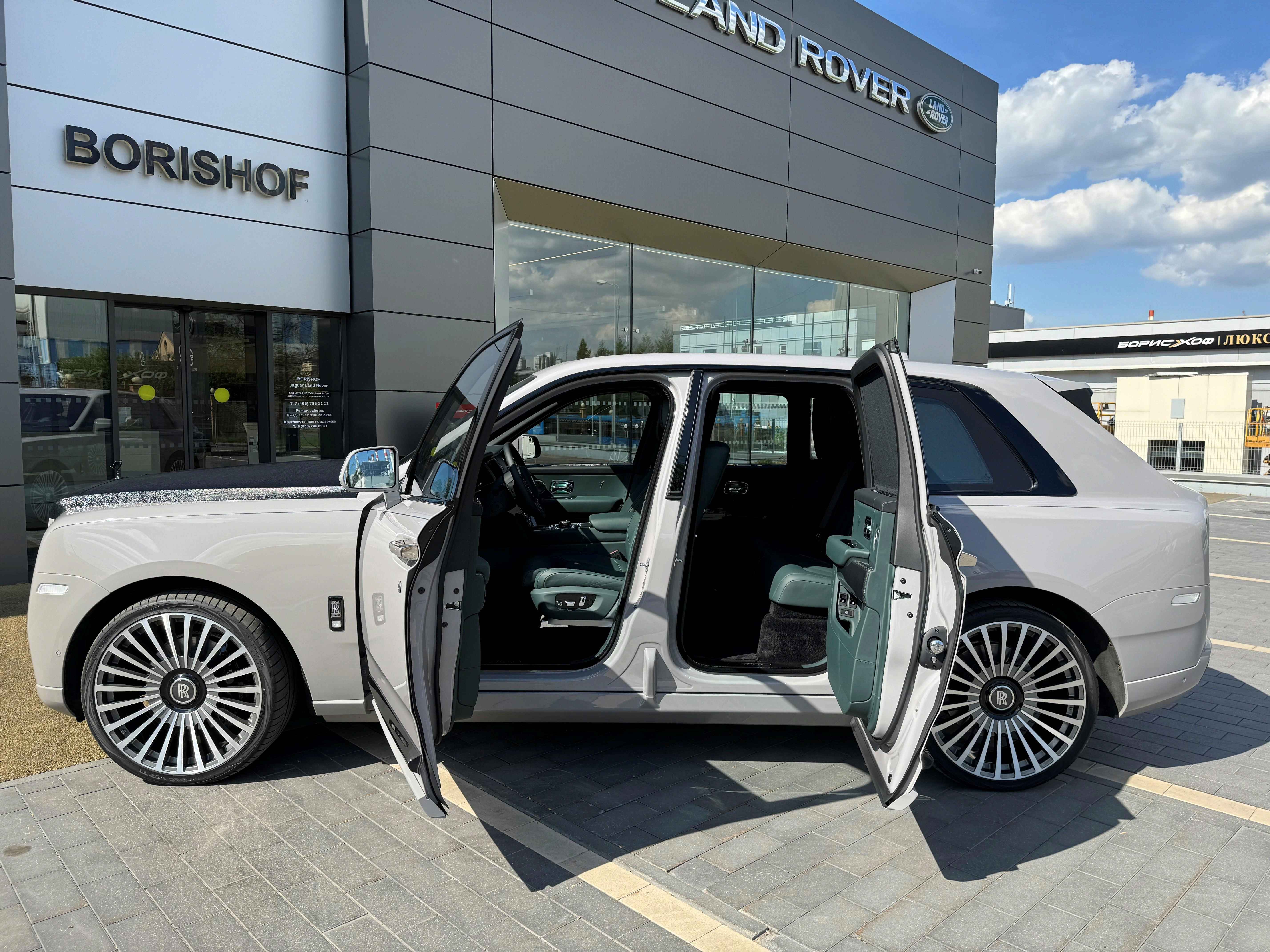 Rolls-Royce Cullinan Black Badge 2021 год <br>Tempest Grey 