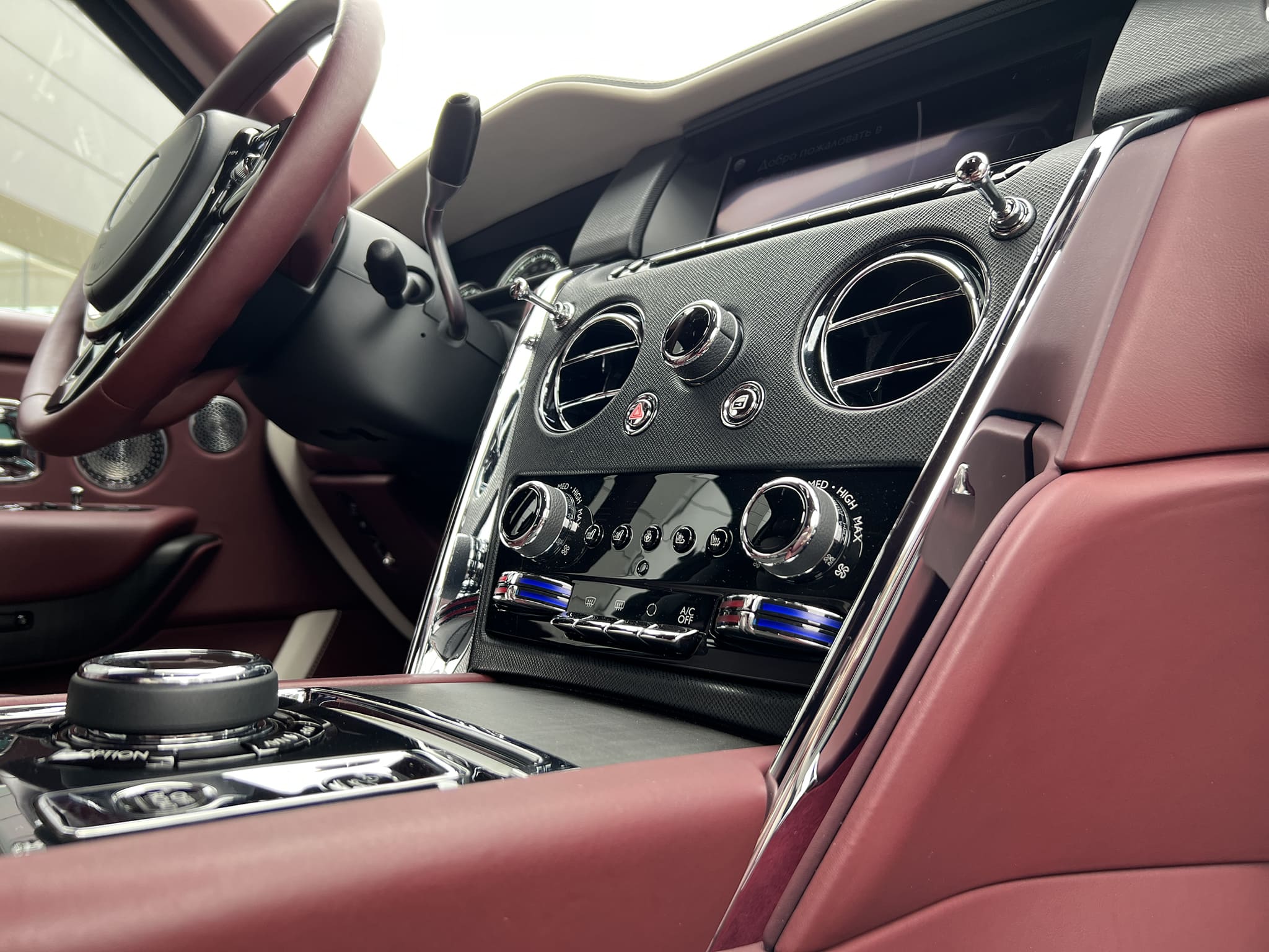 Rolls-Royce Cullinan 2019 год <br>Arctic White / Белый металлик