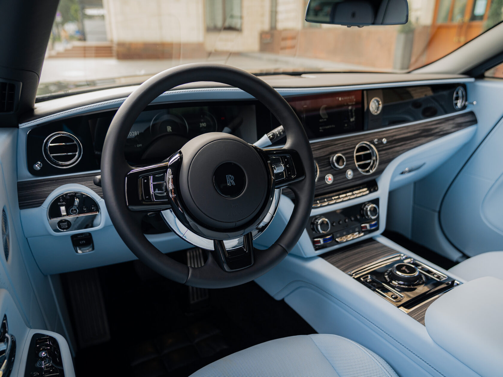 Rolls-Royce Spectre 2023 год <br>Black Diamond/ Черный