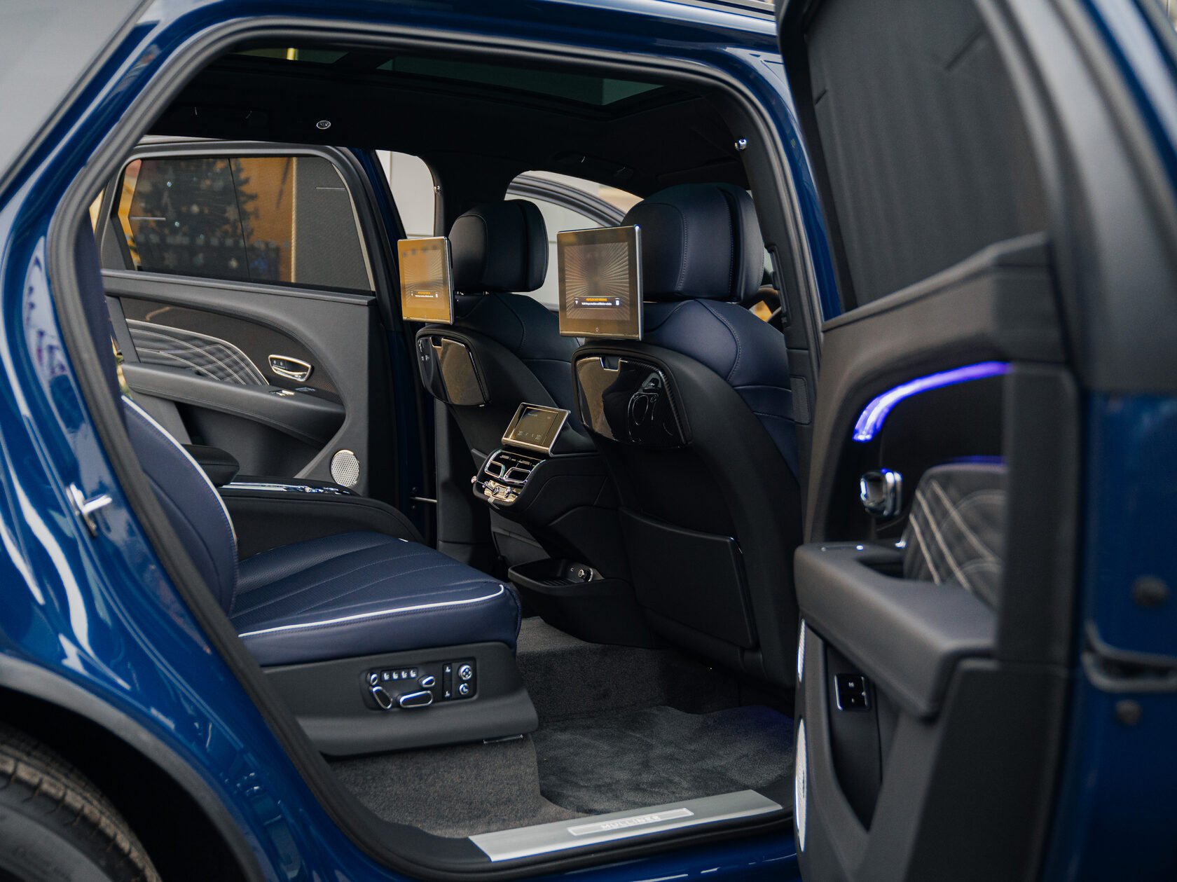 Rolls-Royce Bentayga EWB I Рестайлинг  <br>Синий