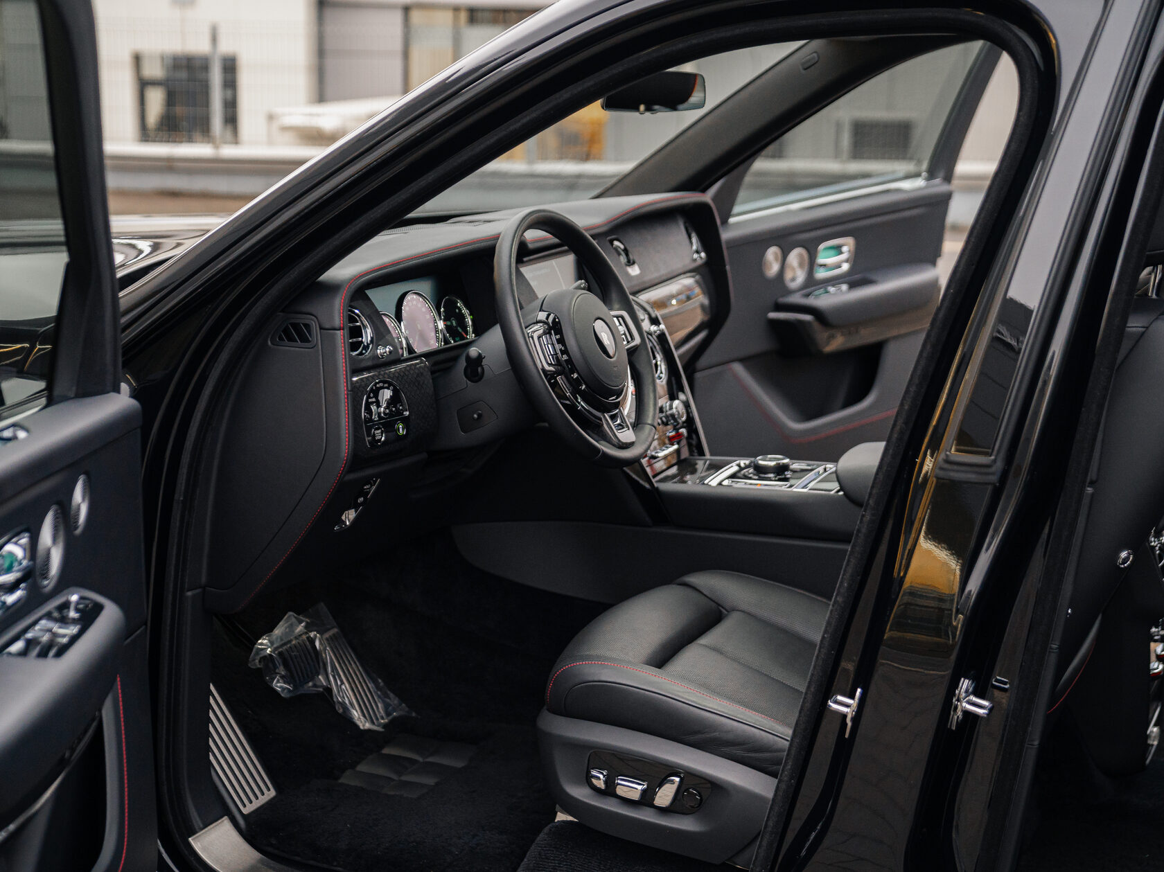 Rolls-Royce Cullinan Black Badge 2025 год <br>Black Diamond 